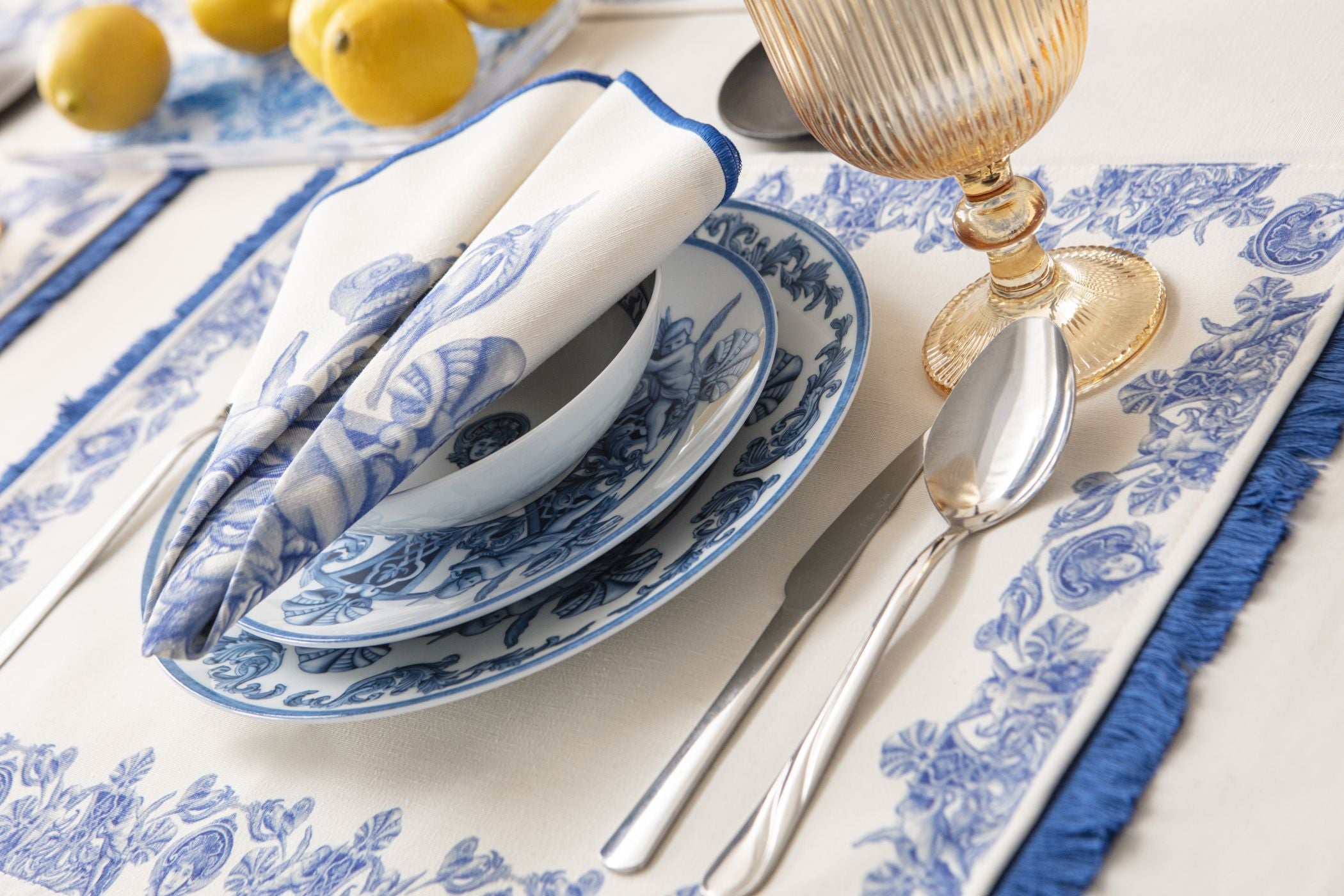 Çini Mavi Full Sofra Tekstili Takımı - Bahçe Desenli Saçaklı Sofra Seti