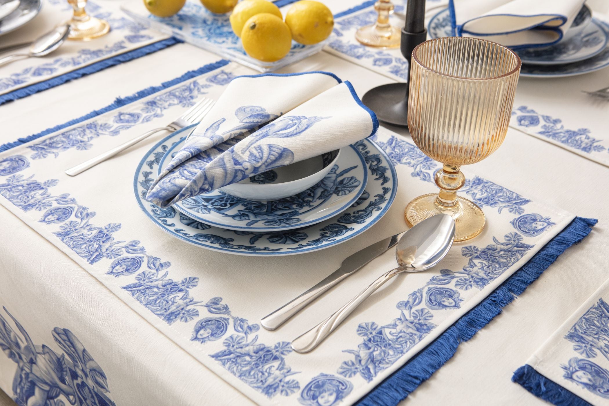 Çini Mavi Full Sofra Tekstili Takımı - Bahçe Desenli Saçaklı Sofra Seti