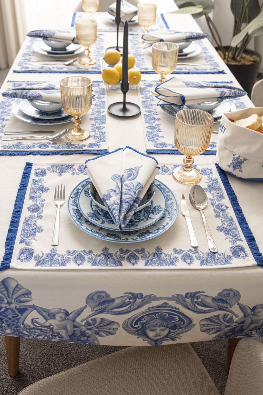 Çini Mavi Full Sofra Tekstili Takımı - Bahçe Desenli Saçaklı Sofra Seti