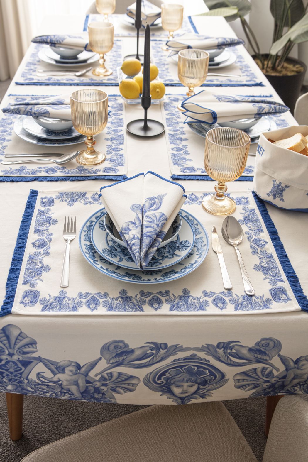 Çini Mavi Full Sofra Tekstili Takımı - Bahçe Desenli Saçaklı Sofra Seti