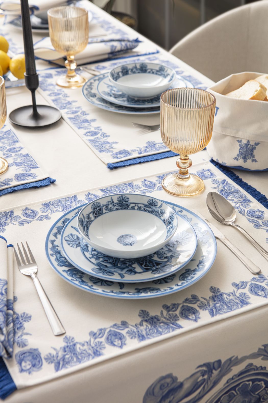 Çini Mavi Full Sofra Tekstili Takımı - Bahçe Desenli Saçaklı Sofra Seti