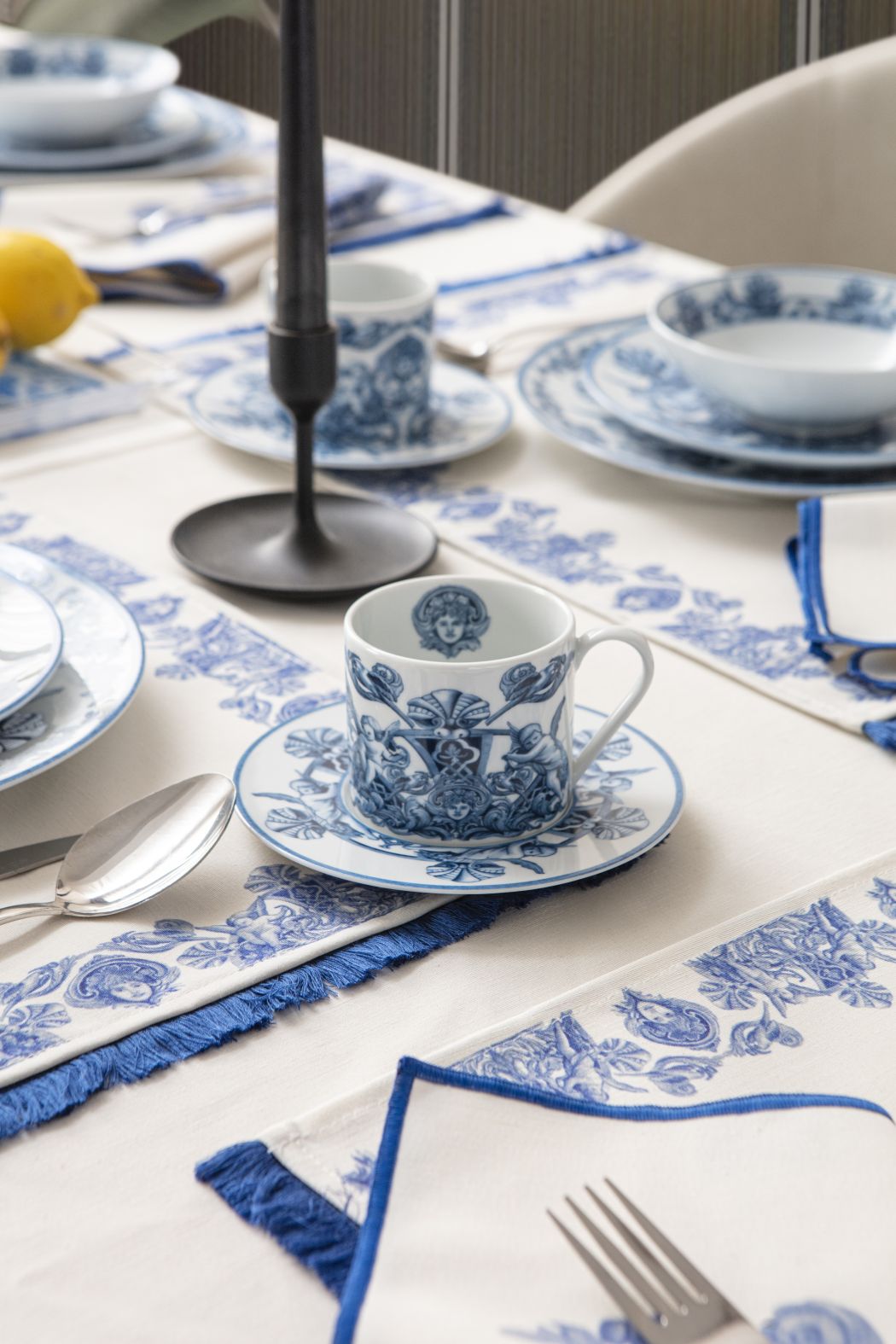 Çini Mavi Full Sofra Tekstili Takımı - Bahçe Desenli Saçaklı Sofra Seti