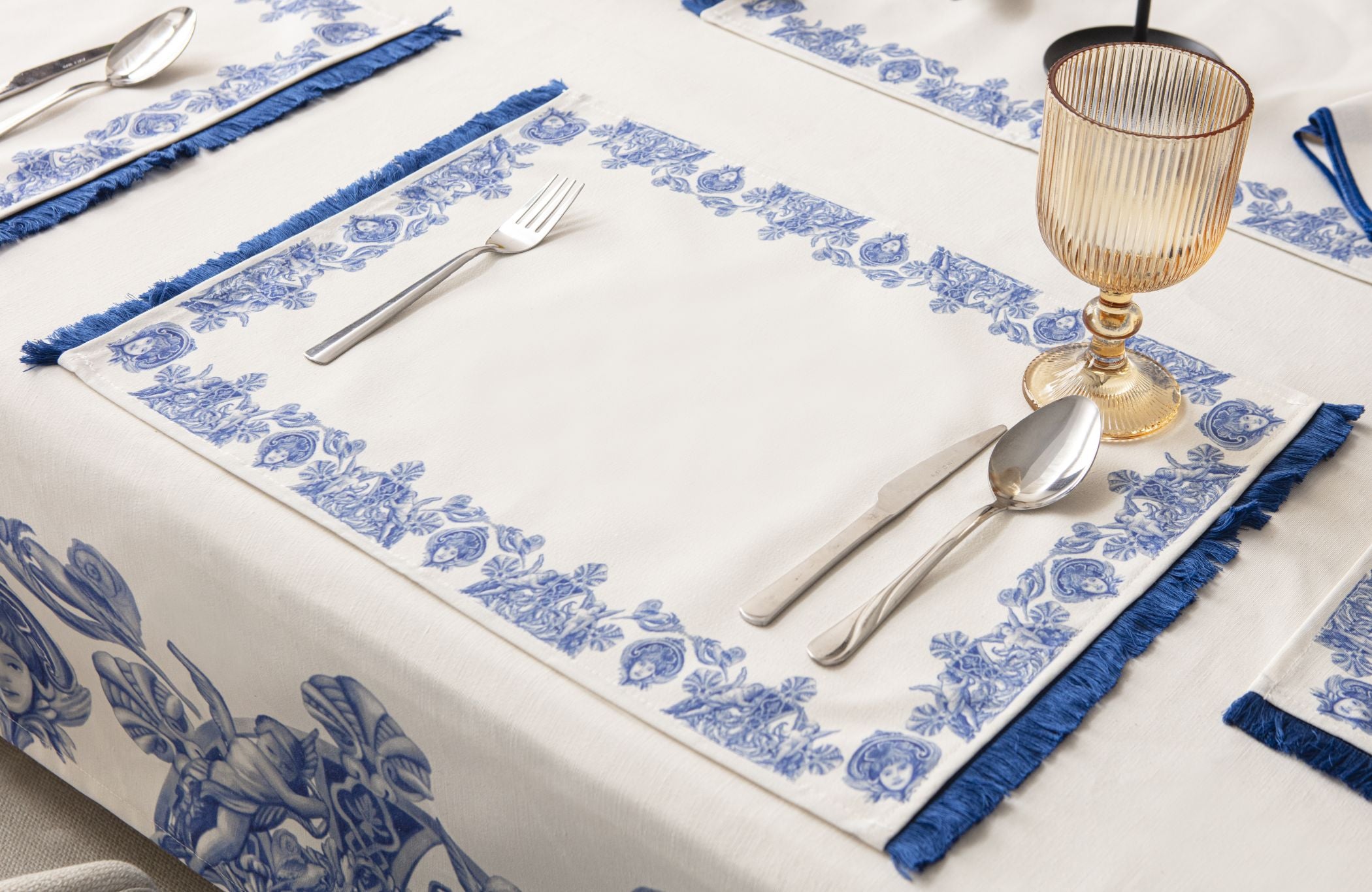 Çini Mavi Full Sofra Tekstili Takımı - Bahçe Desenli Saçaklı Sofra Seti