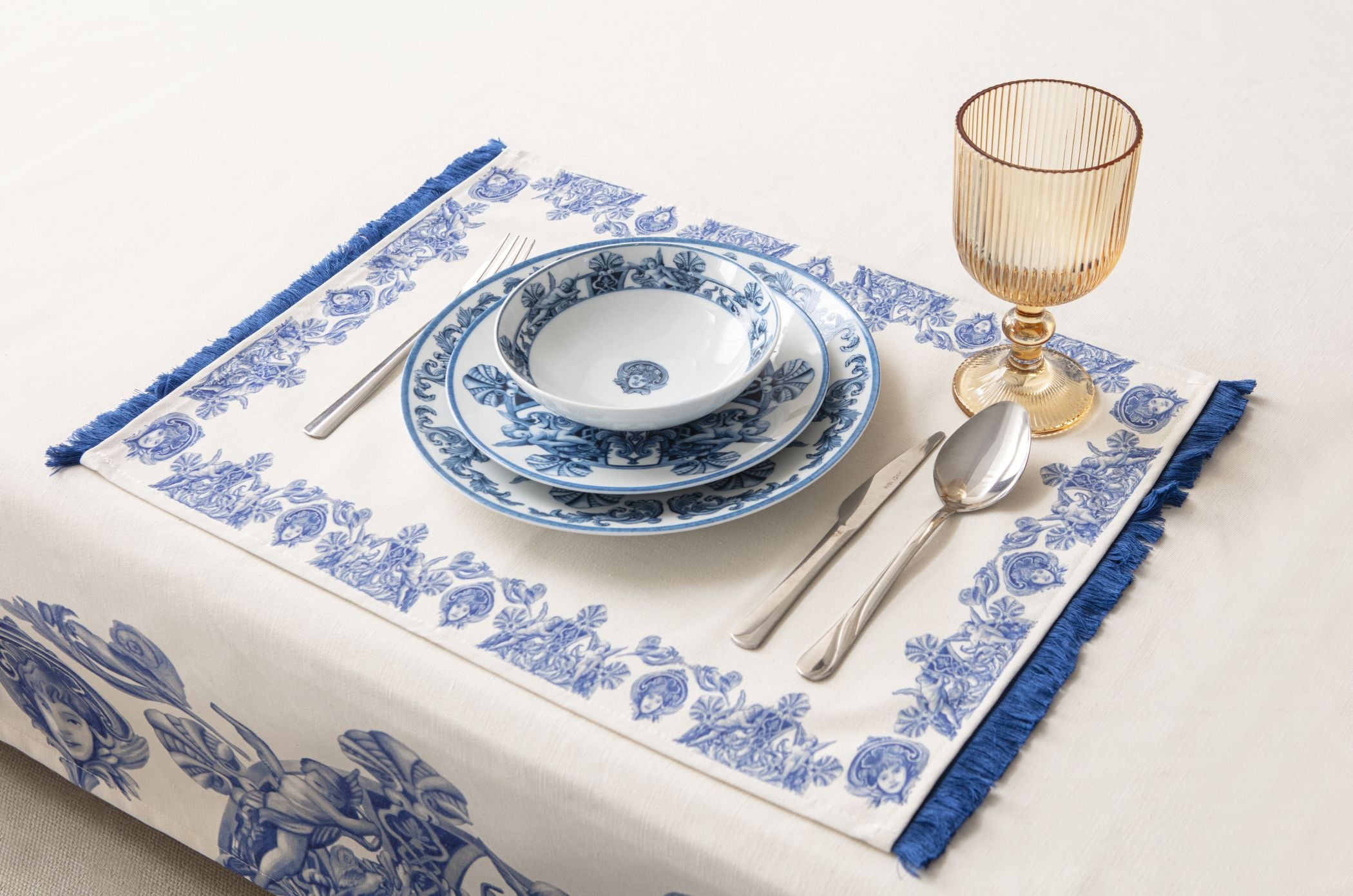 Çini Mavi Full Sofra Tekstili Takımı - Bahçe Desenli Saçaklı Sofra Seti