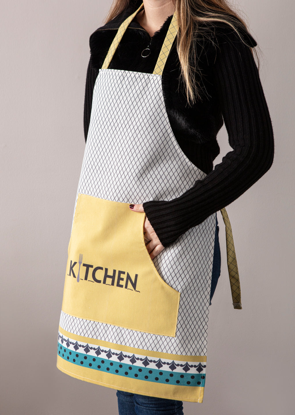 Mutfak Önlüğü (Kitchen Yazılı) – Leke Tutmayan Kumaş, Ayarlanabilir Askılı, Şık ve Kullanışlı Tasarım