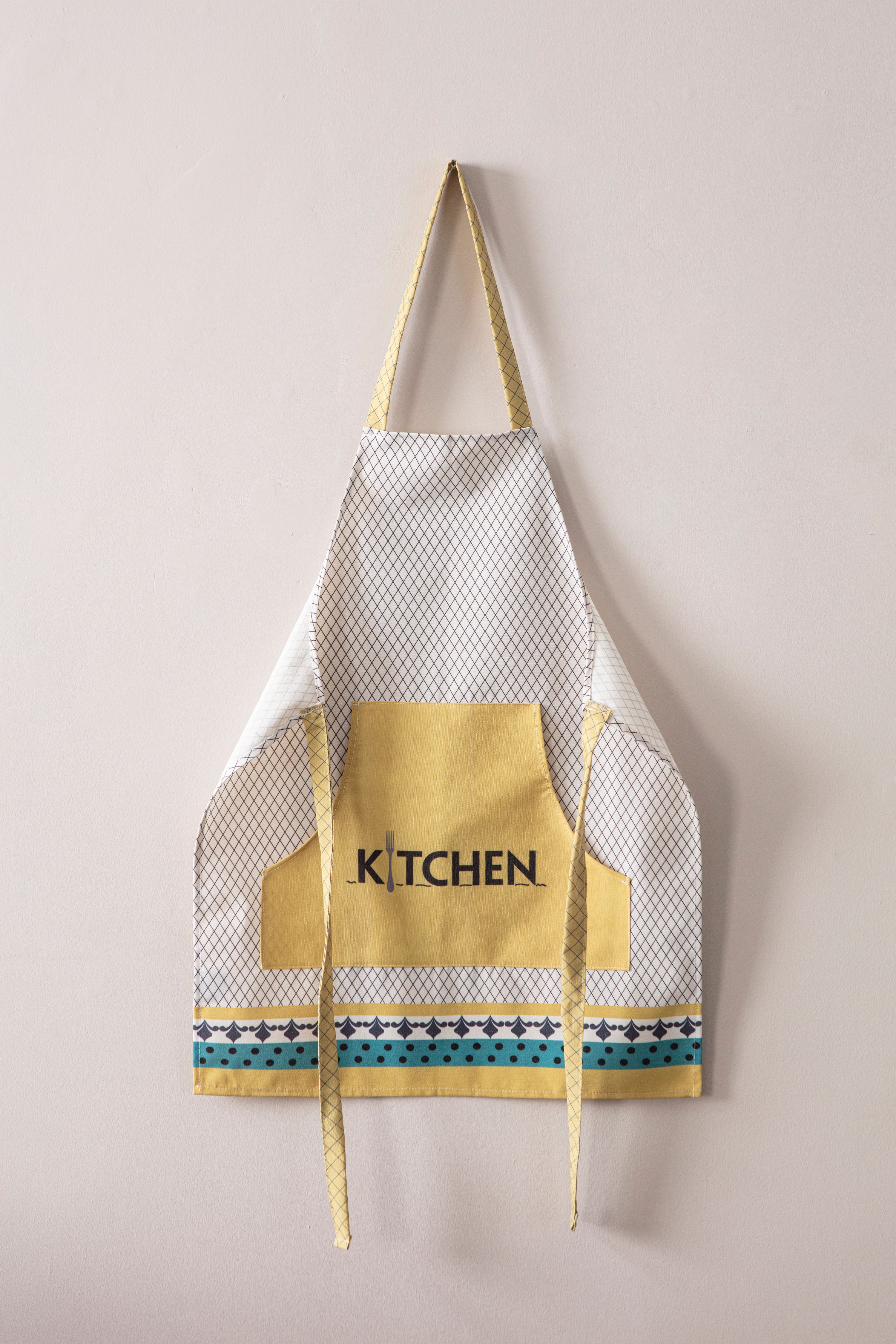 Mutfak Önlüğü (Kitchen Yazılı) – Leke Tutmayan Kumaş, Ayarlanabilir Askılı, Şık ve Kullanışlı Tasarım