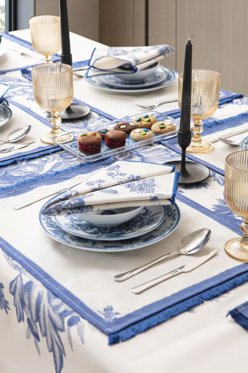 Çini Mavi Floral Desenli Püskül Detaylı Full Sofra Tekstili Takımı