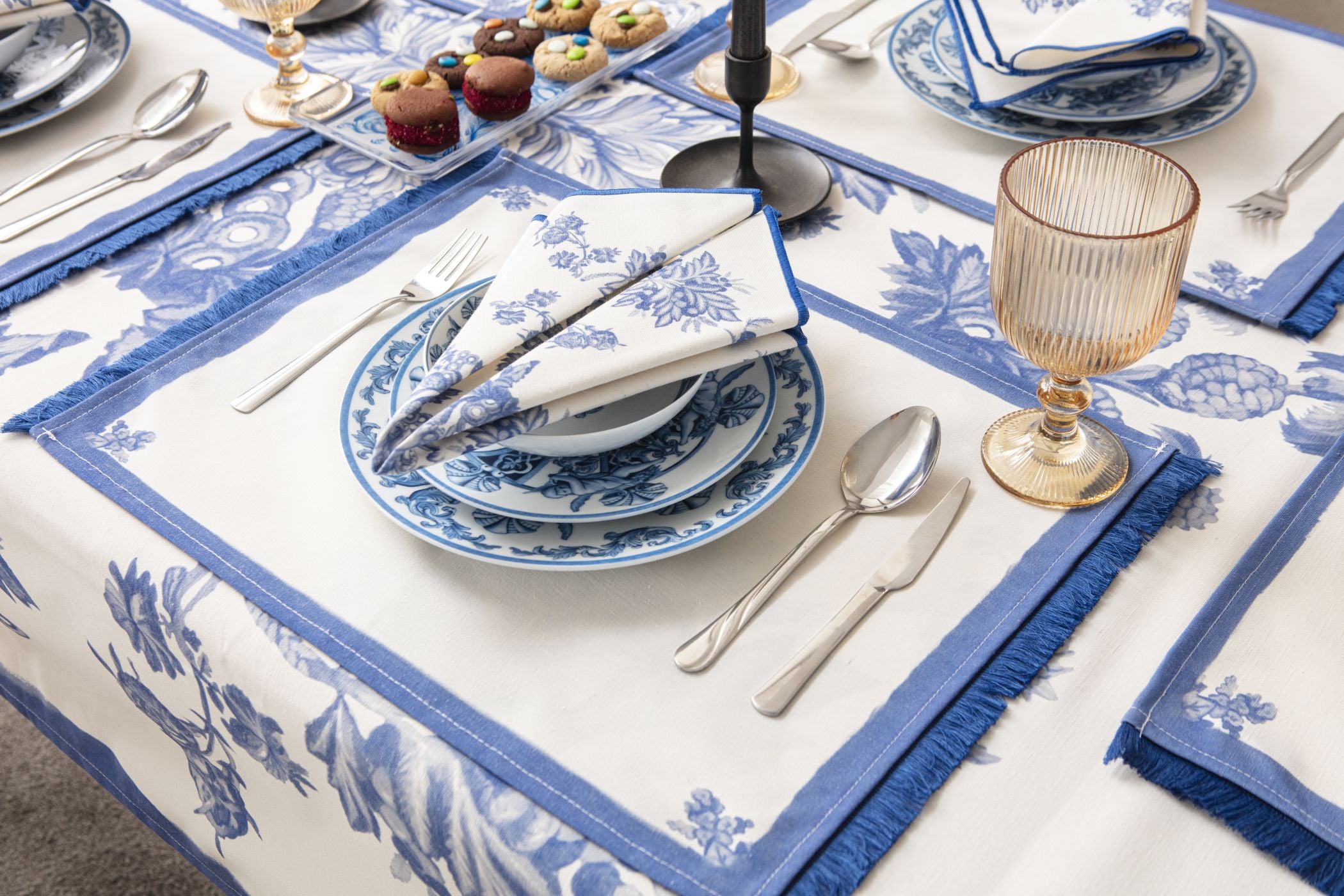 Çini Mavi Floral Desenli Püskül Detaylı Full Sofra Tekstili Takımı