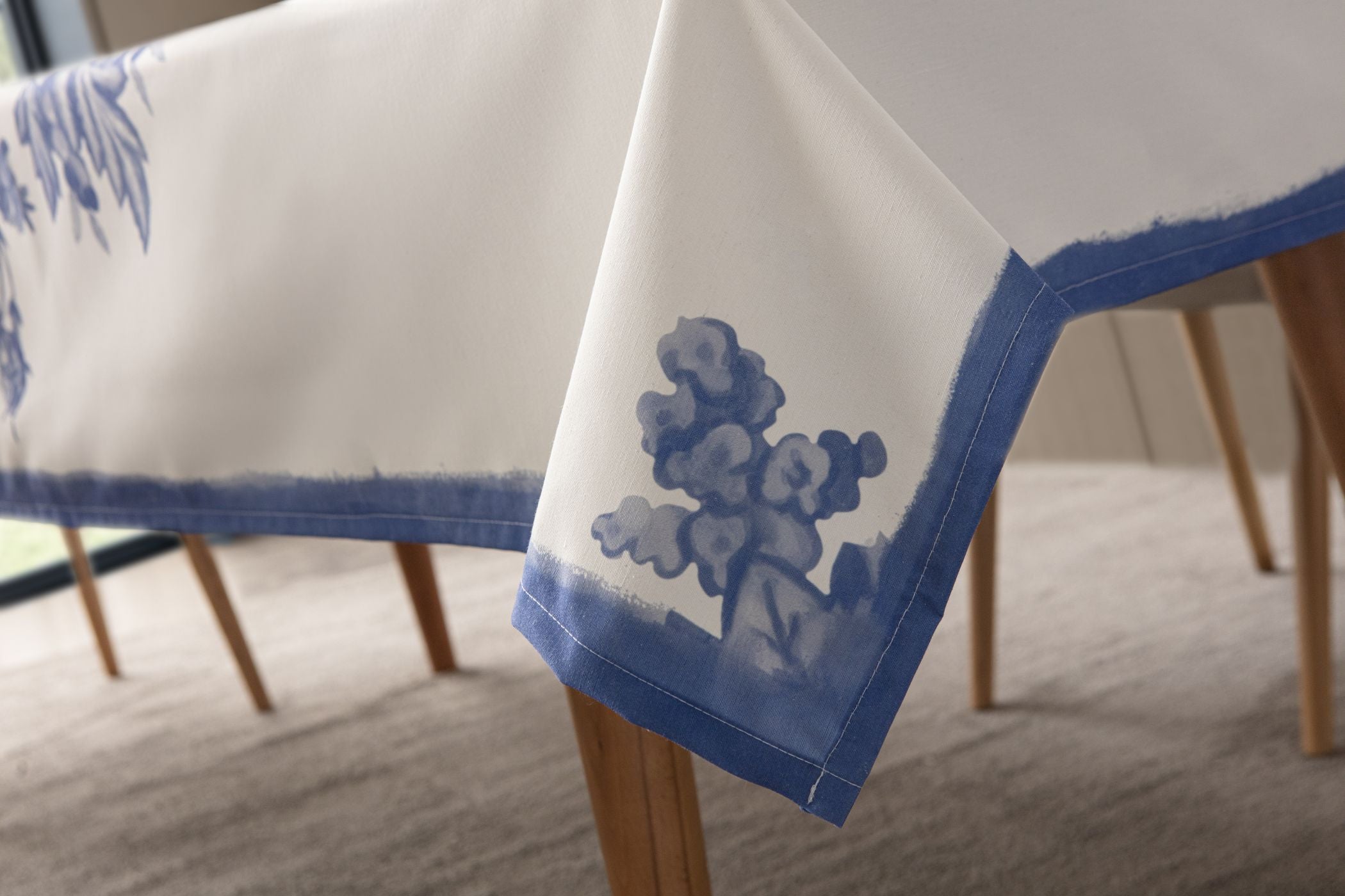 Çini Mavi Floral Desenli Püskül Detaylı Full Sofra Tekstili Takımı