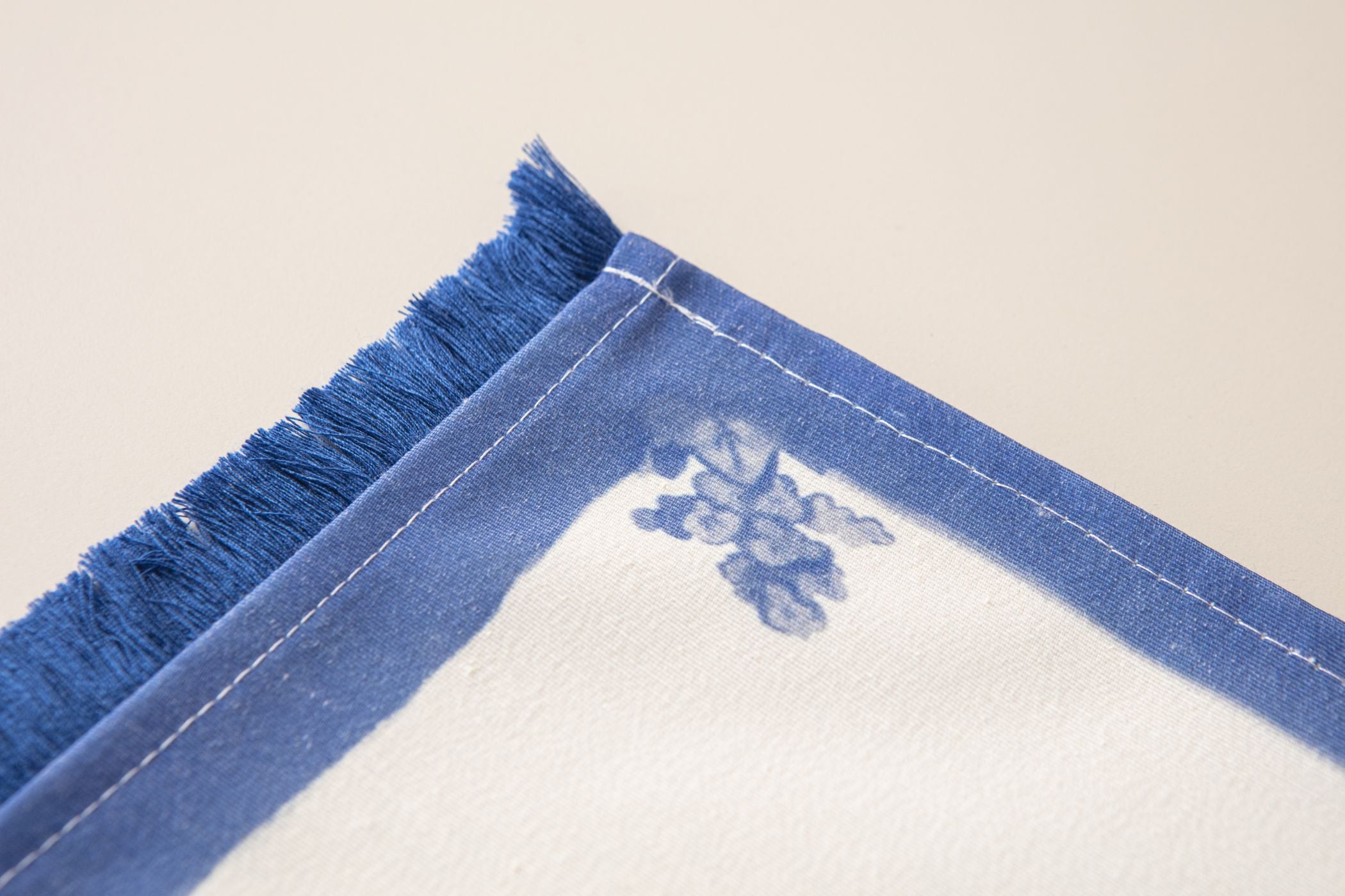 Çini Mavi Floral Desenli Püskül Detaylı Full Sofra Tekstili Takımı