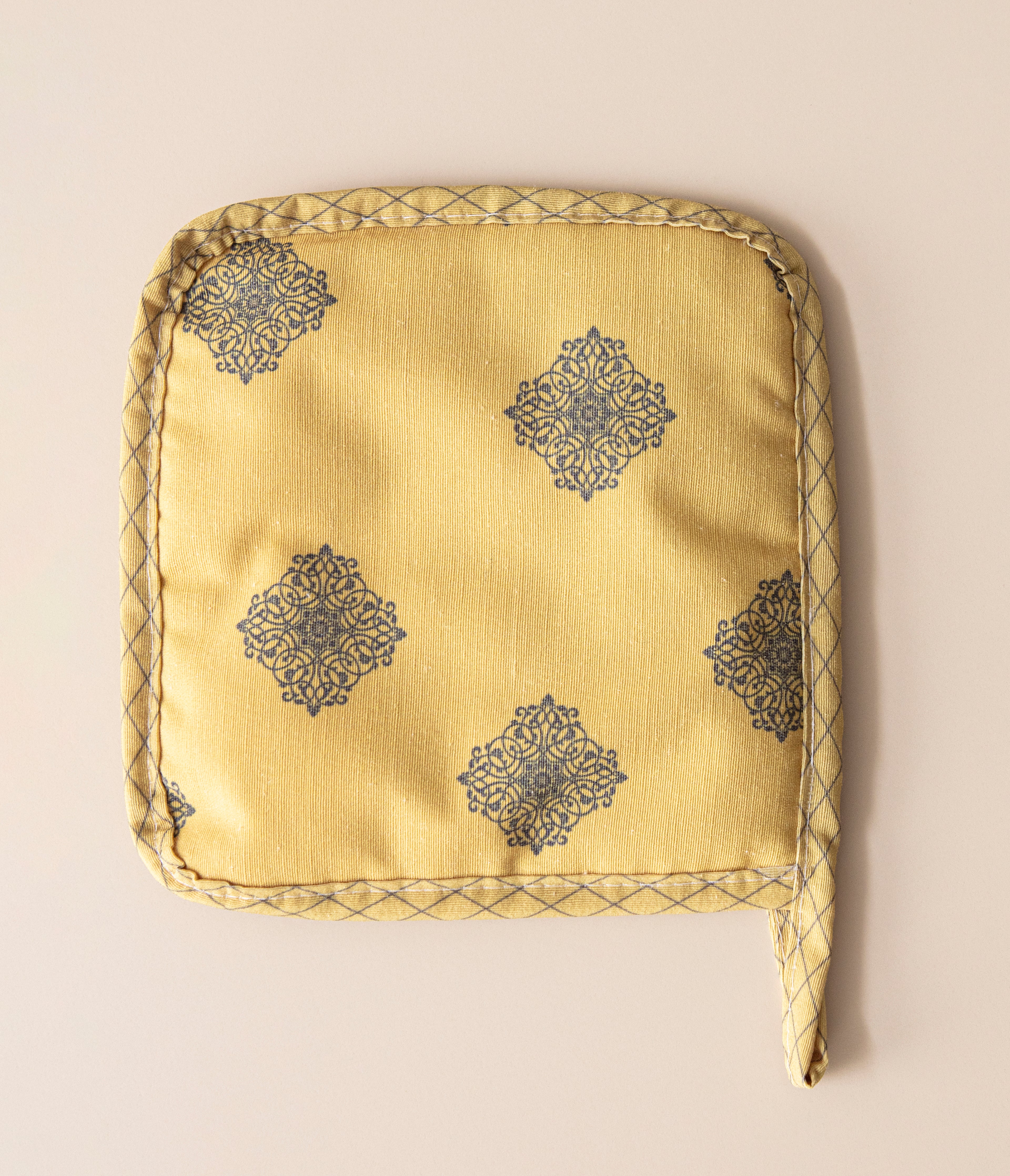 Desenli Mutfak Fırın Eldiveni & Tutamaç Seti – Isıya Dayanıklı, Şık Desenli, Kaymaz ve Kullanışlı