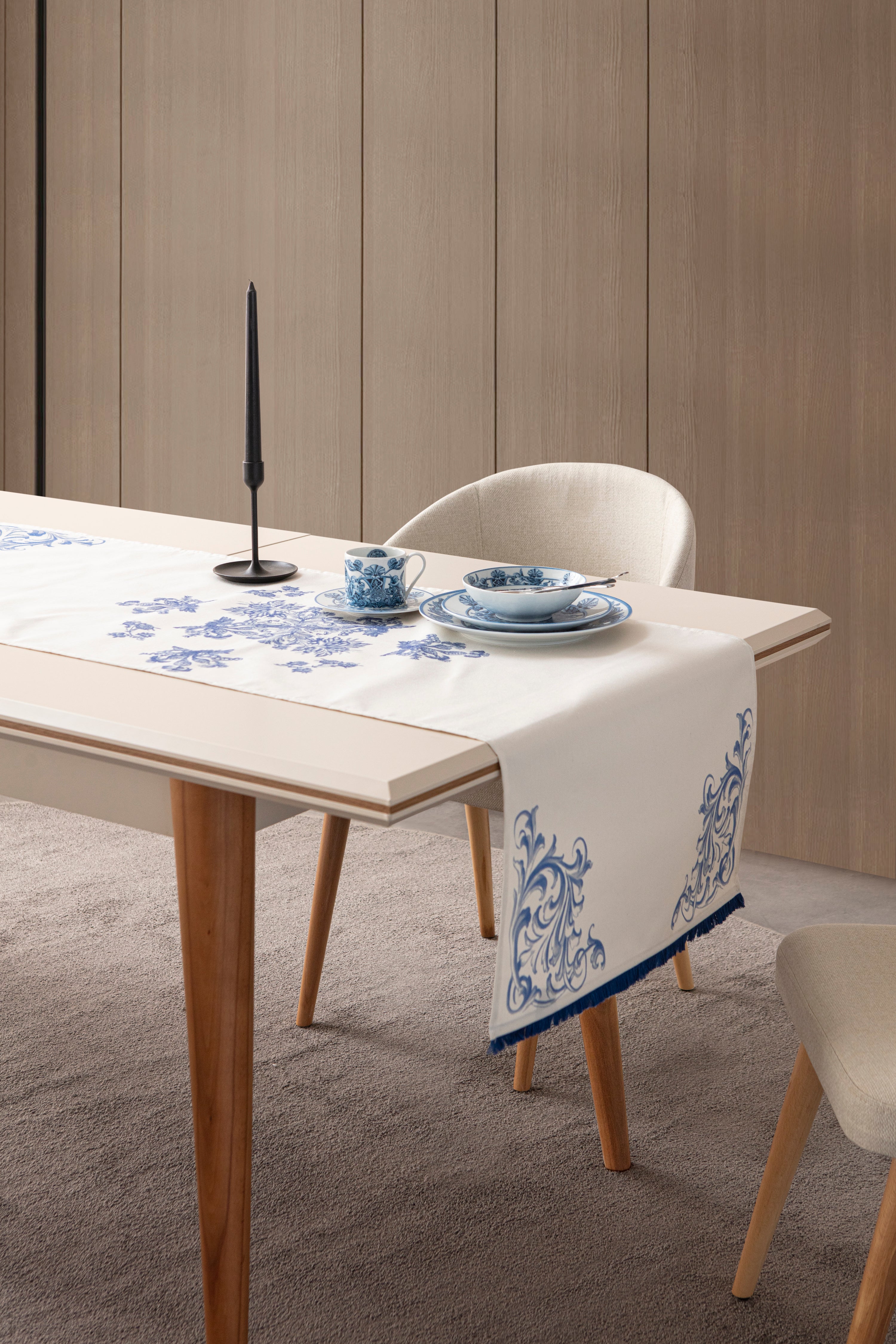 Çini Mavi Desenli Püskül Detaylı Otantik Masa Runnerı