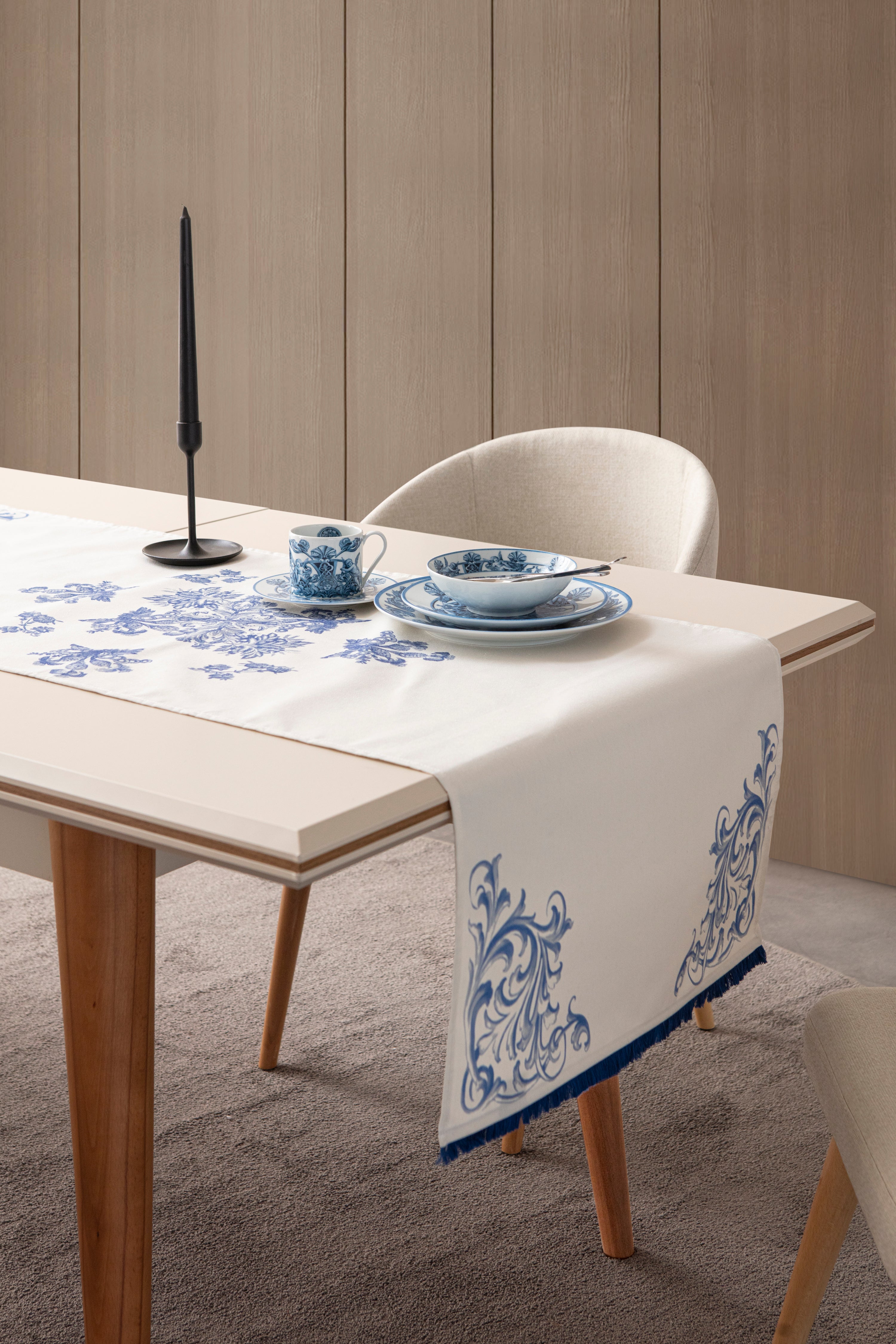 Çini Mavi Desenli Püskül Detaylı Otantik Masa Runnerı