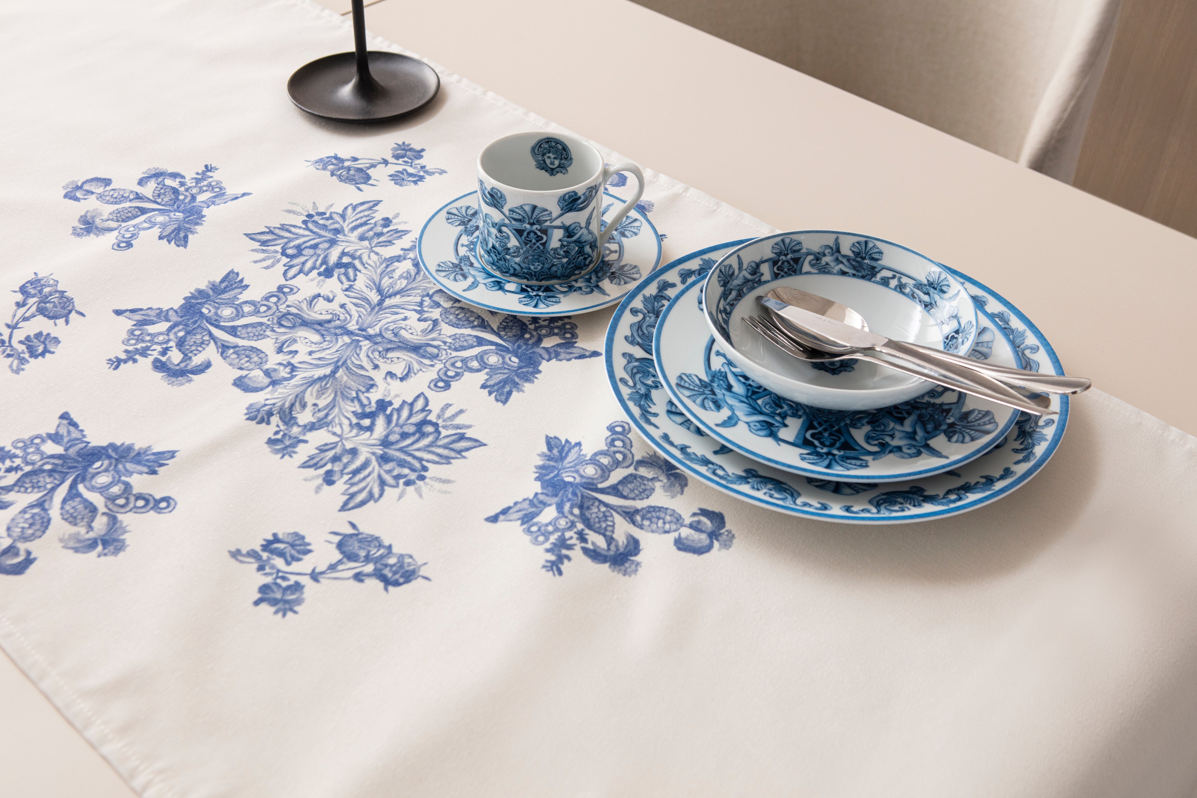 Çini Mavi Desenli Püskül Detaylı Otantik Masa Runnerı