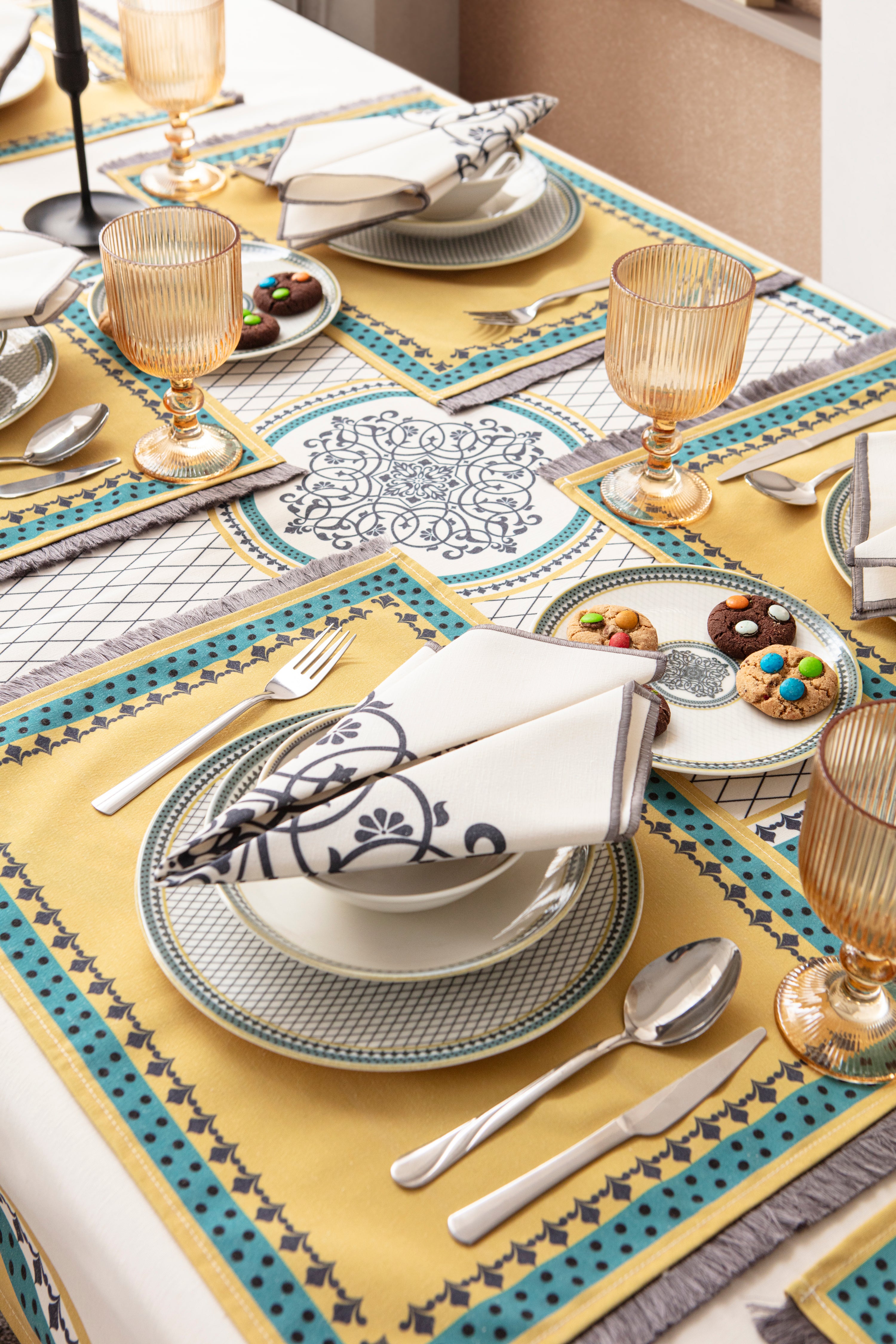 Sarı & Yeşil Otantik Desenli Full Masa Örtüsü Seti (Püsküllü Koleksiyon)