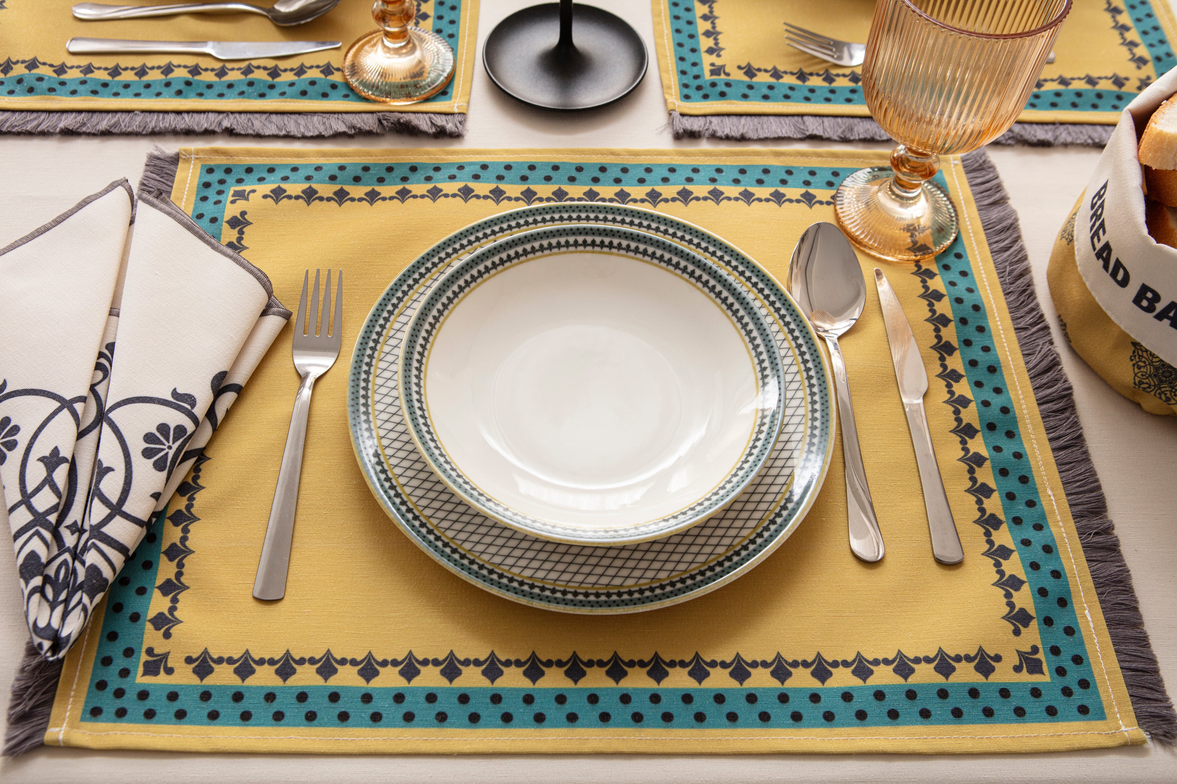 Sarı & Yeşil Otantik Desenli Full Masa Örtüsü Seti (Püsküllü Koleksiyon)