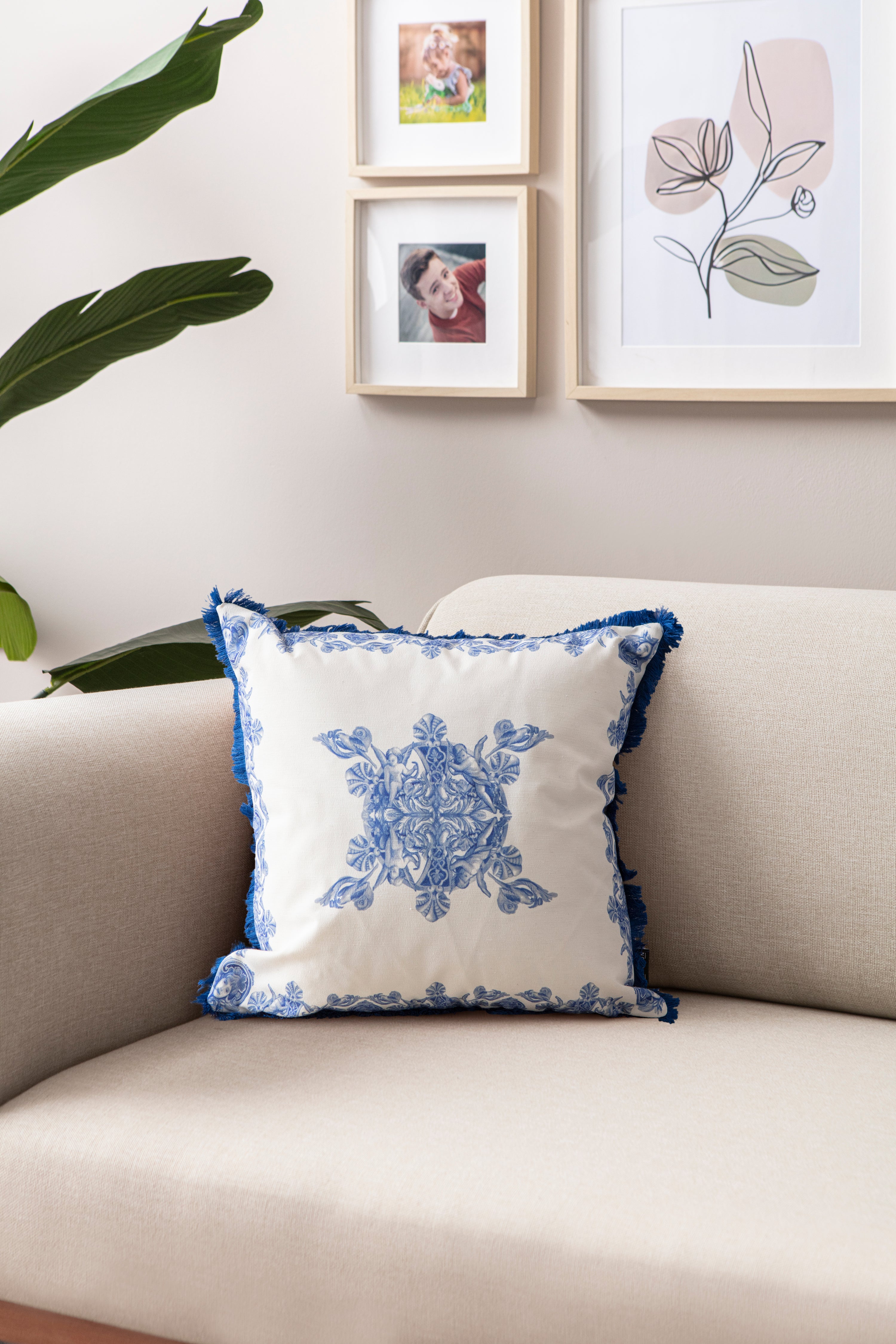 Çini Desenli Püsküllü Kenar Detaylı Mavi Beyaz Kırlent