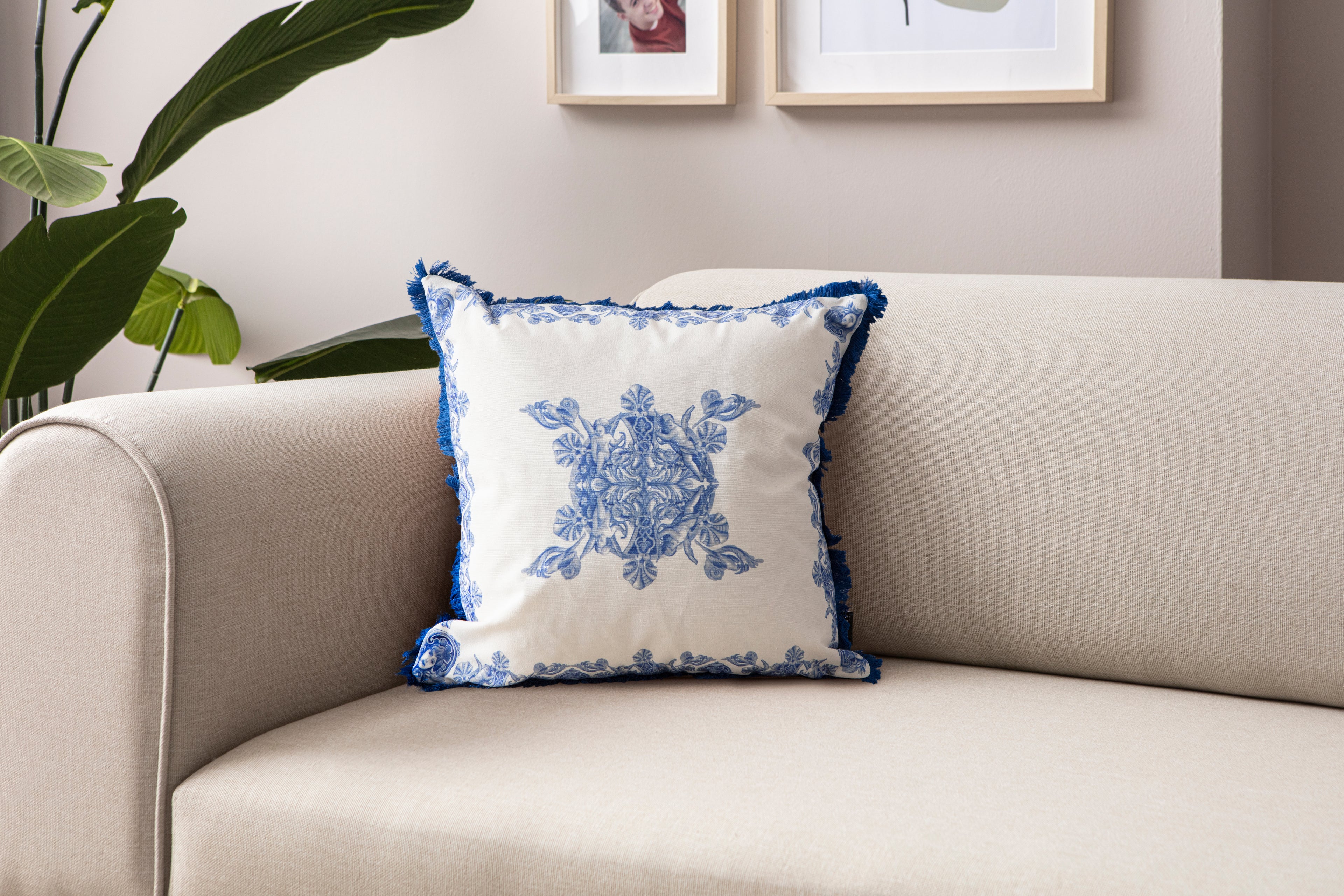 Çini Desenli Püsküllü Kenar Detaylı Mavi Beyaz Kırlent