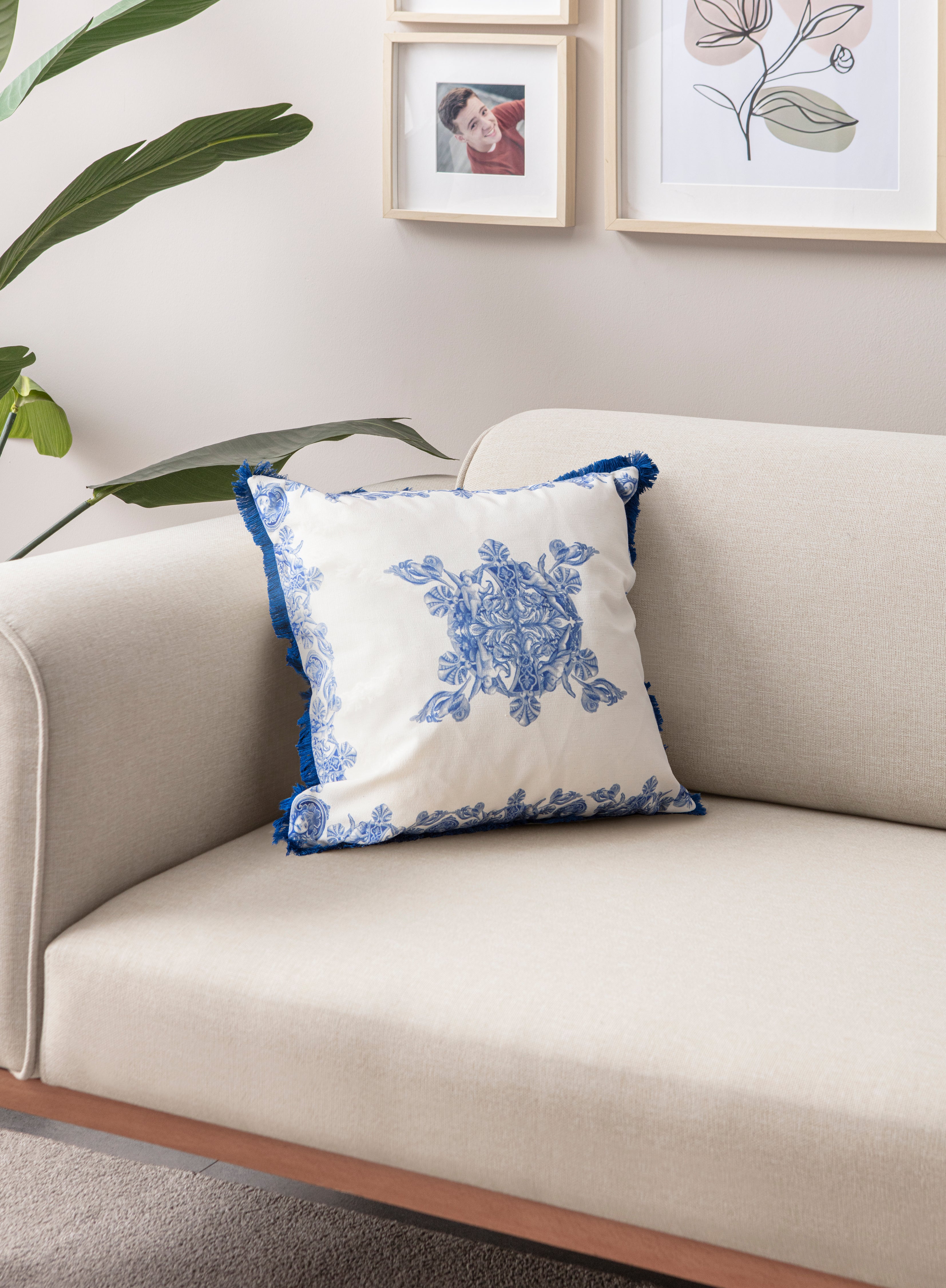 Çini Desenli Püsküllü Kenar Detaylı Mavi Beyaz Kırlent