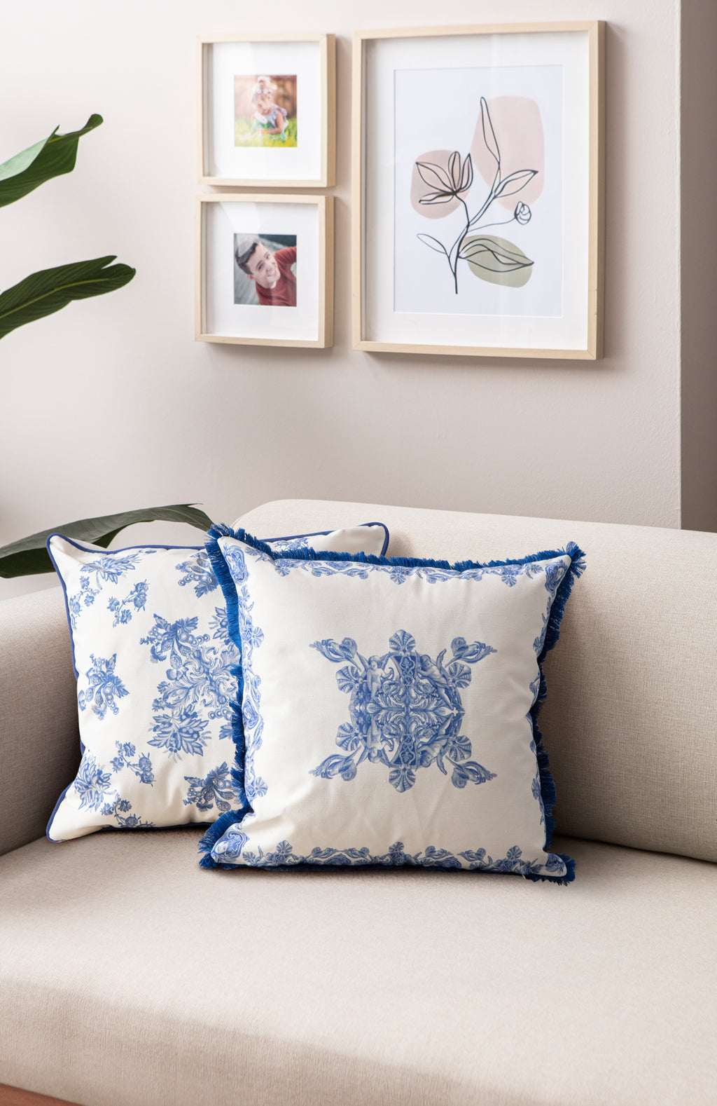 Mavi Beyaz Çini ve Floral Desenli Zıt Köşe İkili Kırlent Seti