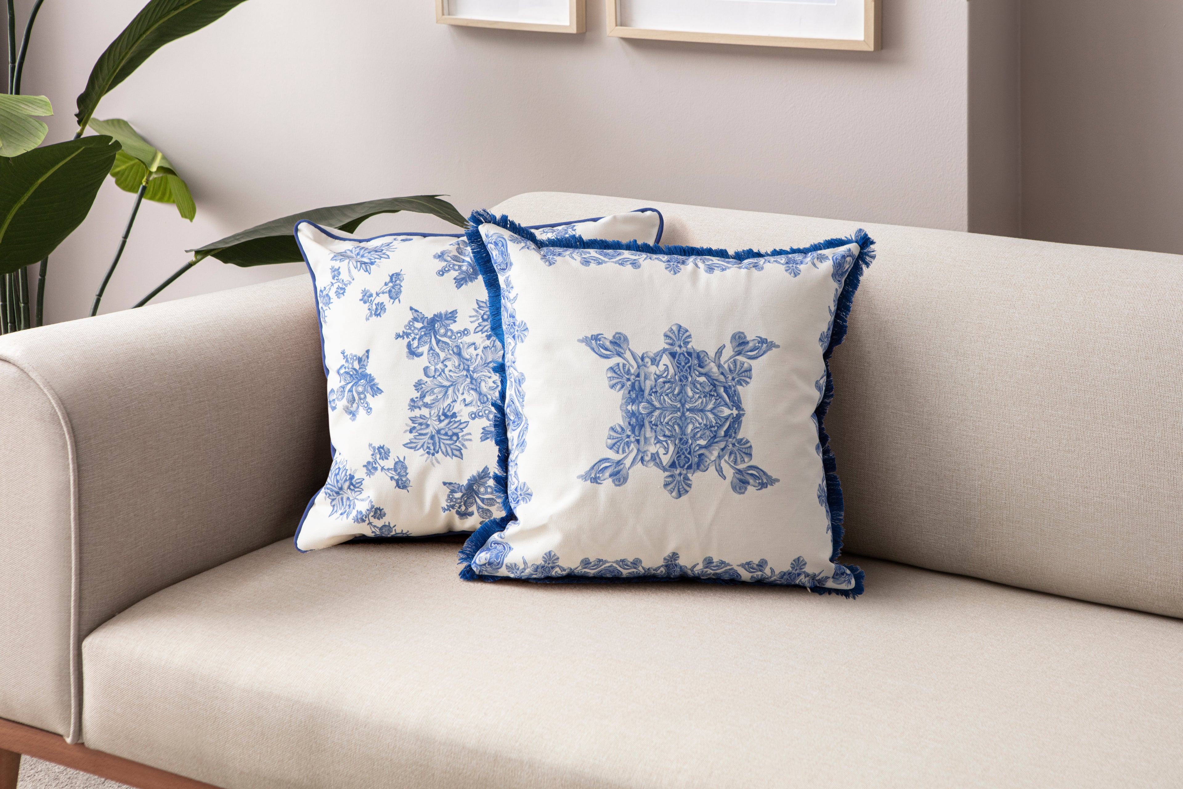 Mavi Beyaz Çini ve Floral Desenli Zıt Köşe İkili Kırlent Seti