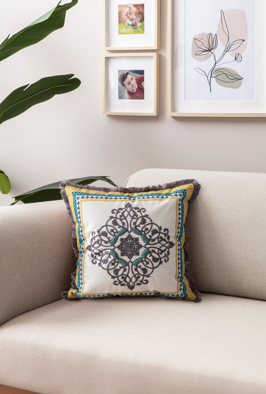 İşlemeli Saçaklı Dekoratif Kırlent – Bohem & Modern Tasarım