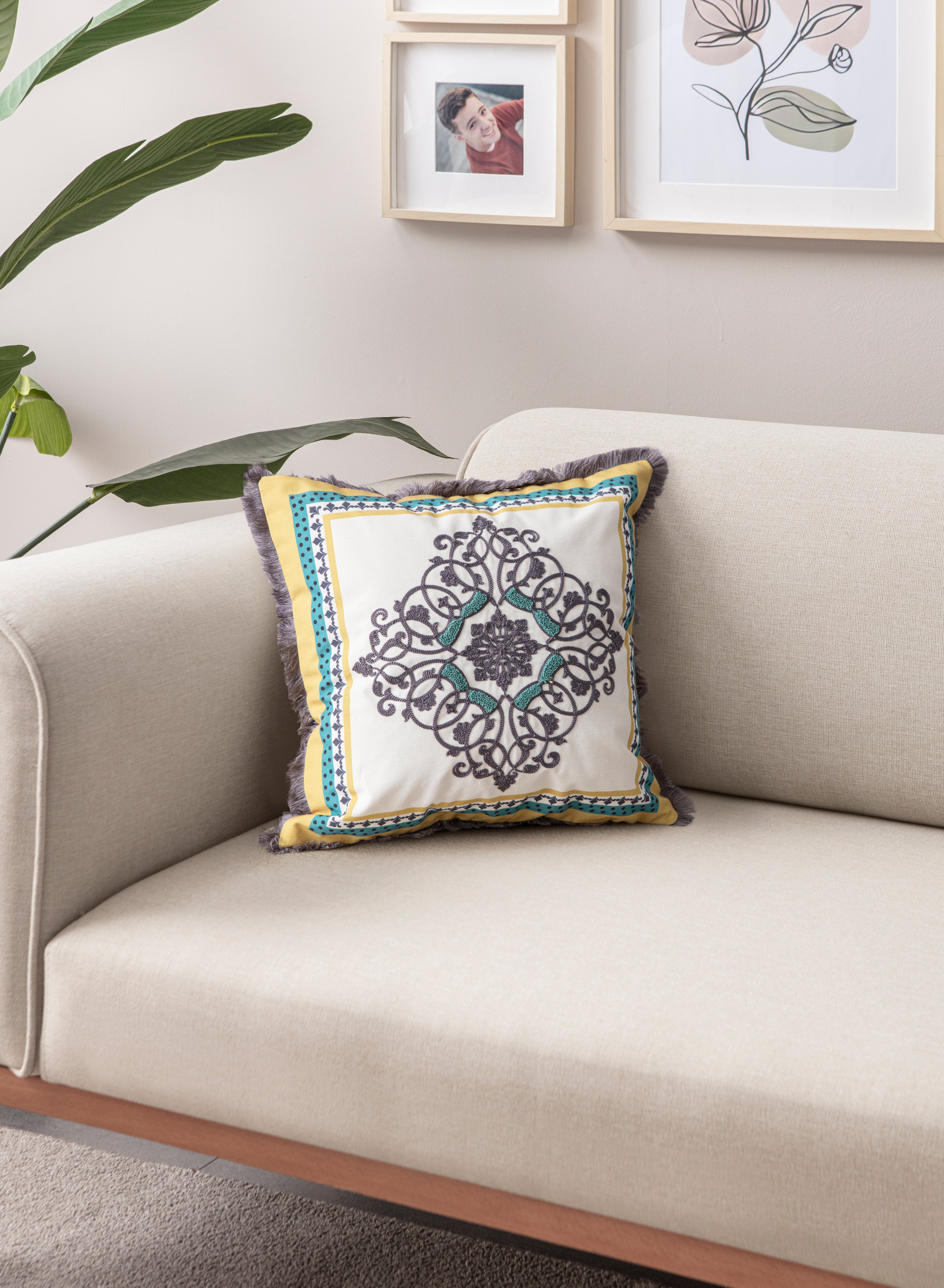 İşlemeli Saçaklı Dekoratif Kırlent – Bohem & Modern Tasarım