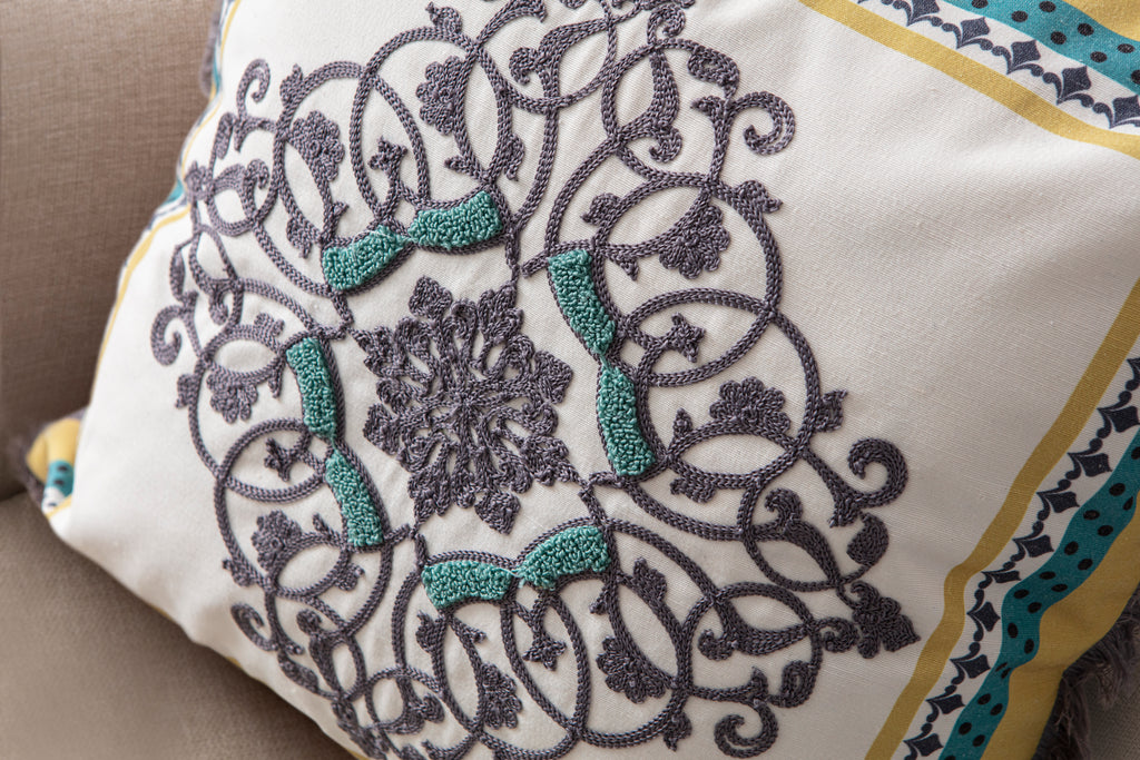 İşlemeli Saçaklı Dekoratif Kırlent – Bohem & Modern Tasarım