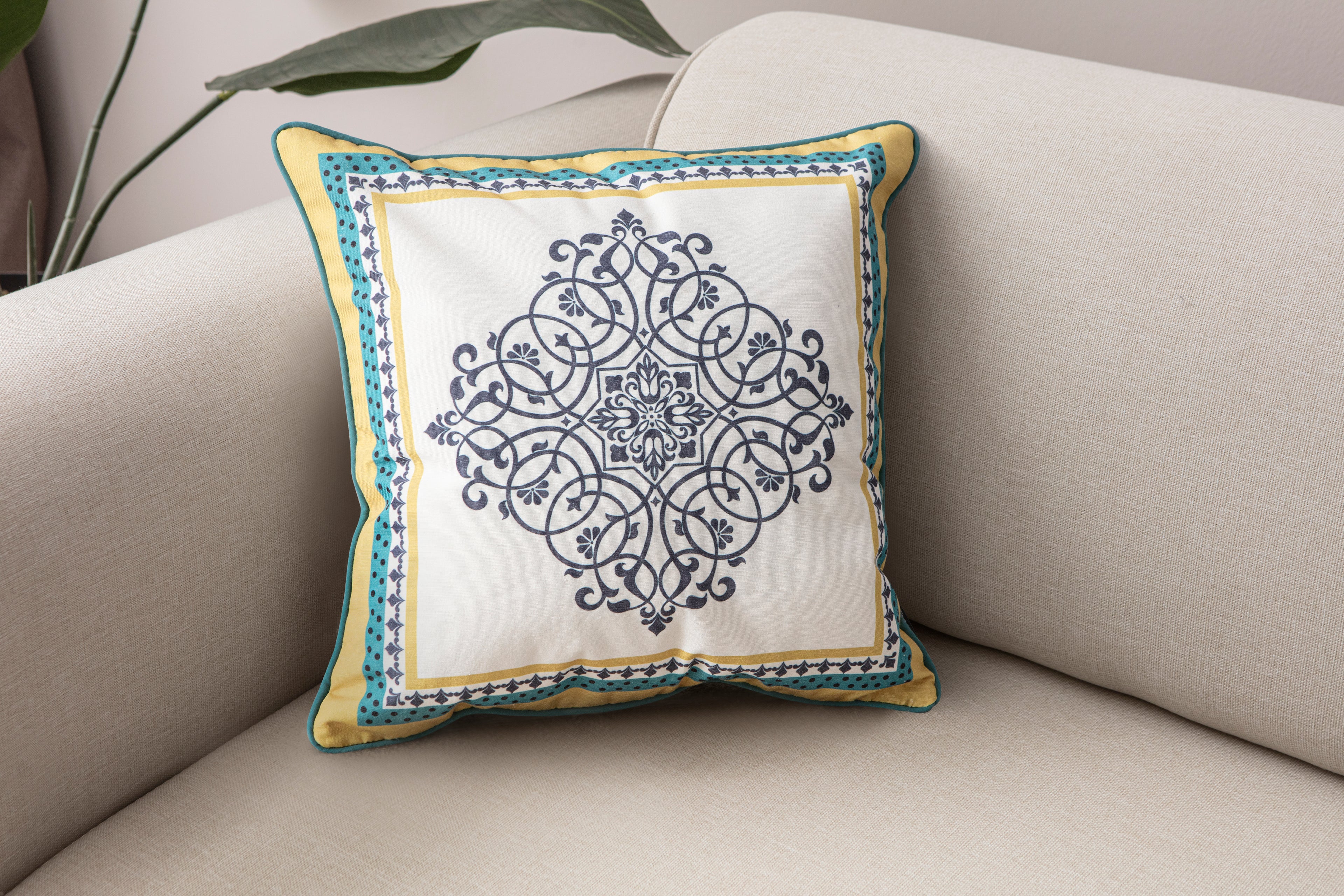 Özel Tasarım Otantik Motifli Kare Kırlent Kılıfı