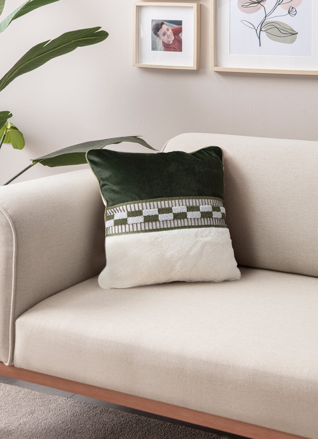 Dekoratif Kırlent – Peluş Alt Yüzeyli, Kadife Üst Yüzeyli Modern Tasarım