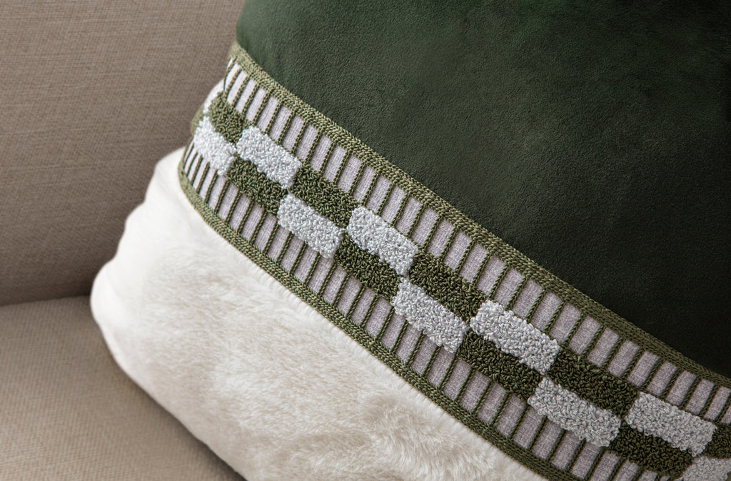 Dekoratif Kırlent – Peluş Alt Yüzeyli, Kadife Üst Yüzeyli Modern Tasarım