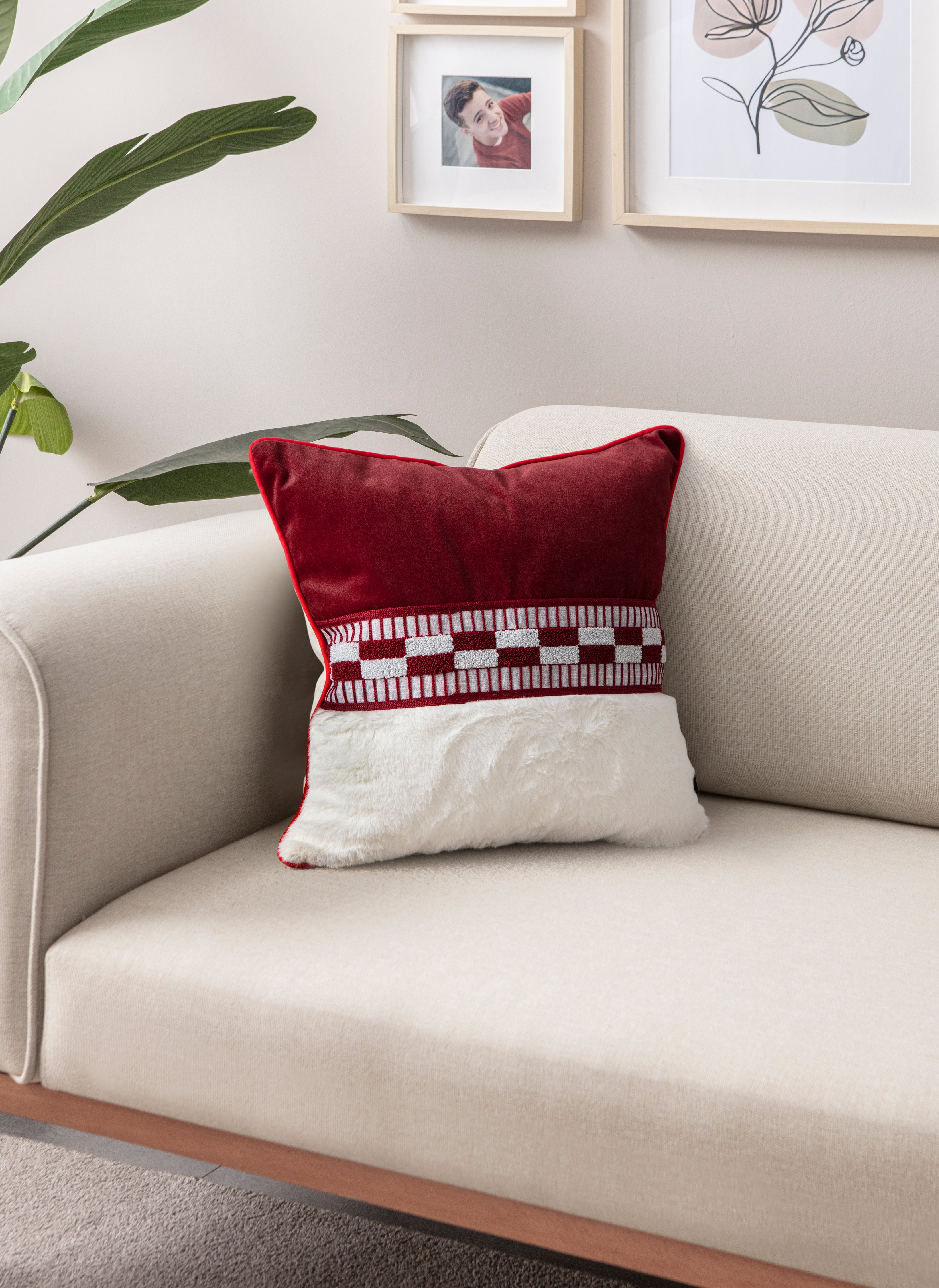 Dekoratif Kırlent – Peluş Alt Yüzeyli, Kadife Üst Yüzeyli Modern Tasarım