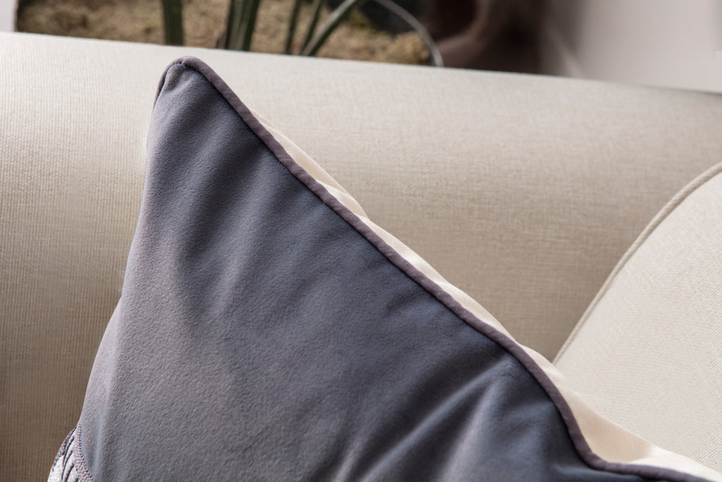 Dekoratif Kırlent – Peluş Alt Yüzeyli, Kadife Üst Yüzeyli Modern Tasarım