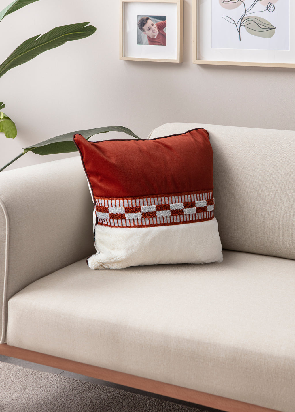 Dekoratif Kırlent – Peluş Alt Yüzeyli, Kadife Üst Yüzeyli Modern Tasarım