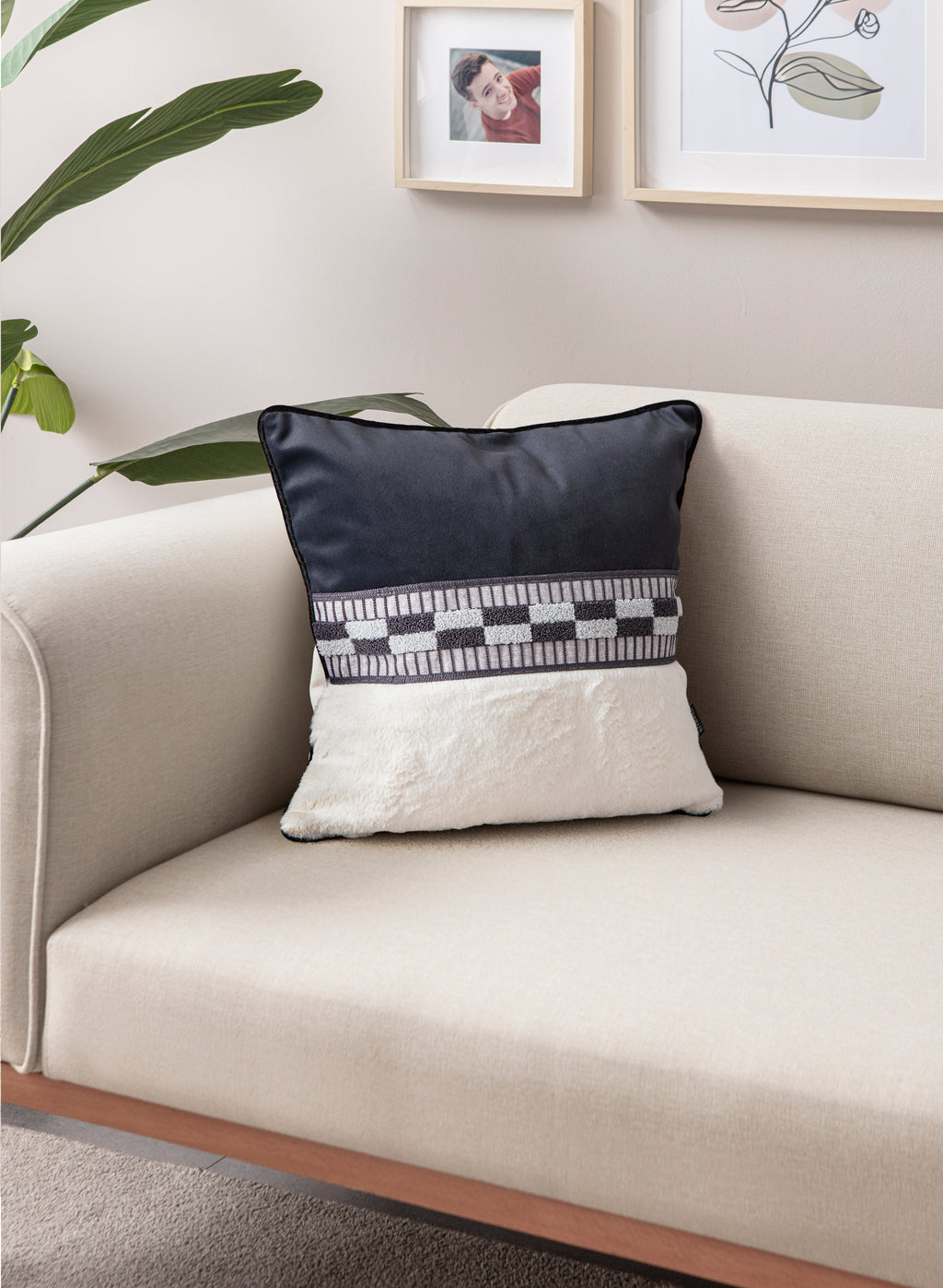 Dekoratif Kırlent – Peluş Alt Yüzeyli, Kadife Üst Yüzeyli Modern Tasarım