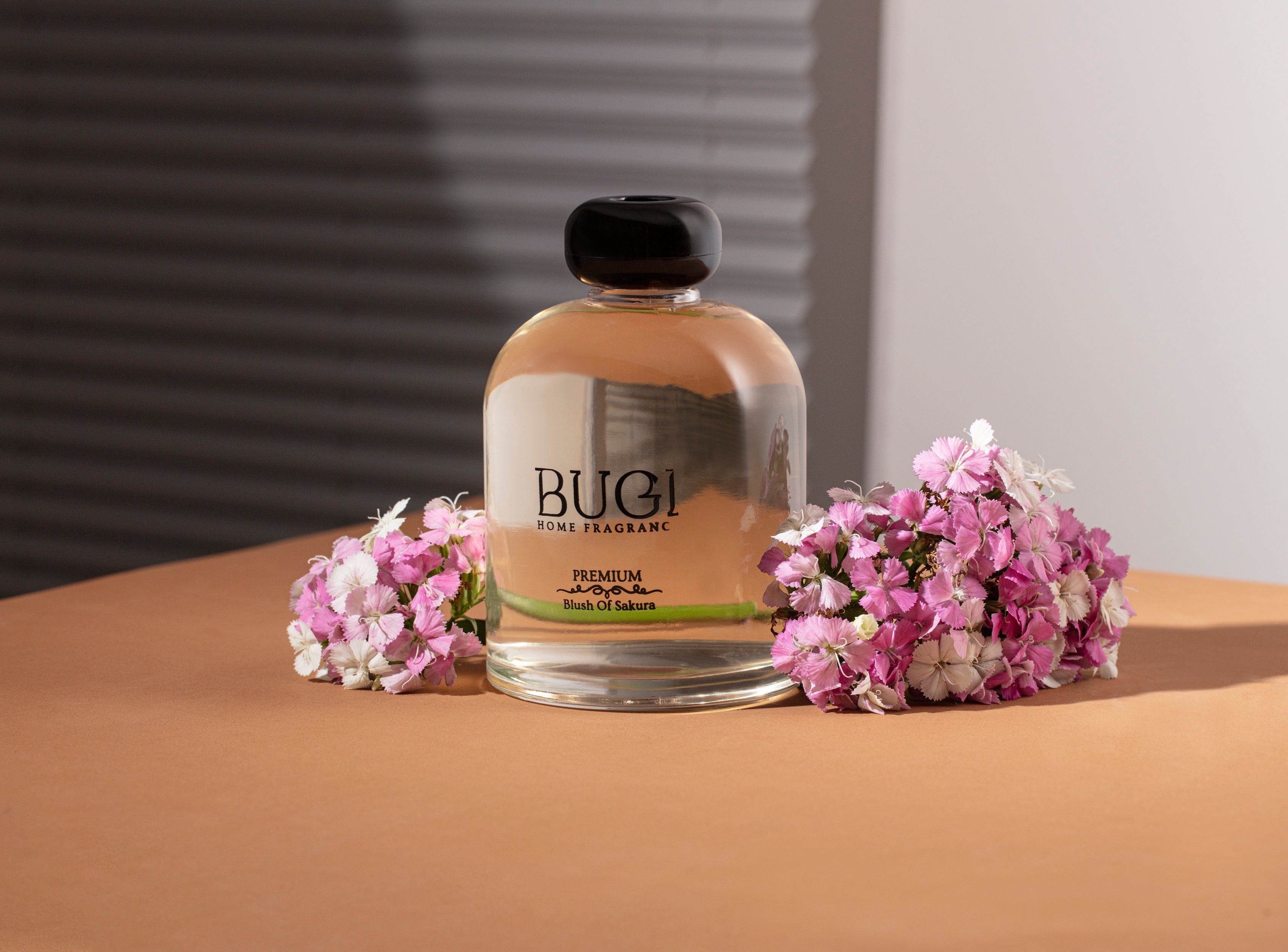 Blush Of Sakura Çubuklu Oda Kokusu – Japon Kiraz Çiçeği Aromalı, Yoğun Esanslı ve Kalıcı Oda Parfümü, Salon, Ofis, Ev, Yatak Odası ve Banyo için Büyük Boy Çubuklu Oda Kokusu