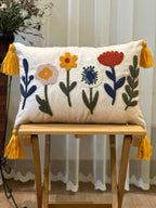 Bohem Tarzı Beyaz Zemin Üzerine Örgü/Düğüm Nakışlı Dekoratif Yastık