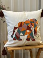 Bohem Tarzı Beyaz Zemin Üzerine Örgü/Düğüm Nakışlı Dekoratif Yastık