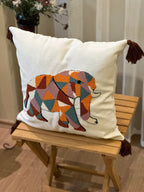 Bohem Tarzı Beyaz Zemin Üzerine Örgü/Düğüm Nakışlı Dekoratif Yastık