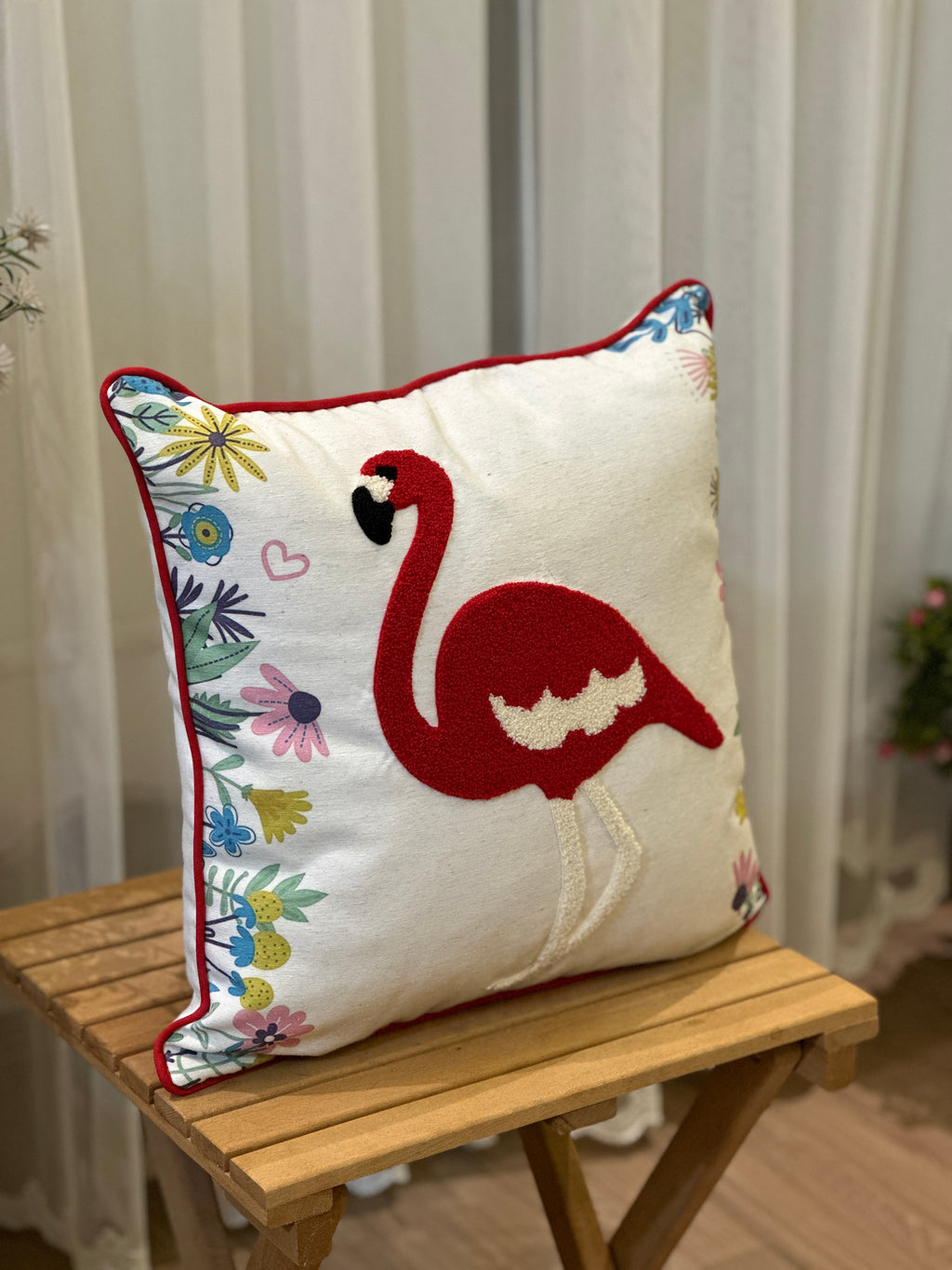 Bohem Tarzı Beyaz Zemin Üzerine Örgü/Düğüm Nakışlı Dekoratif Yastık