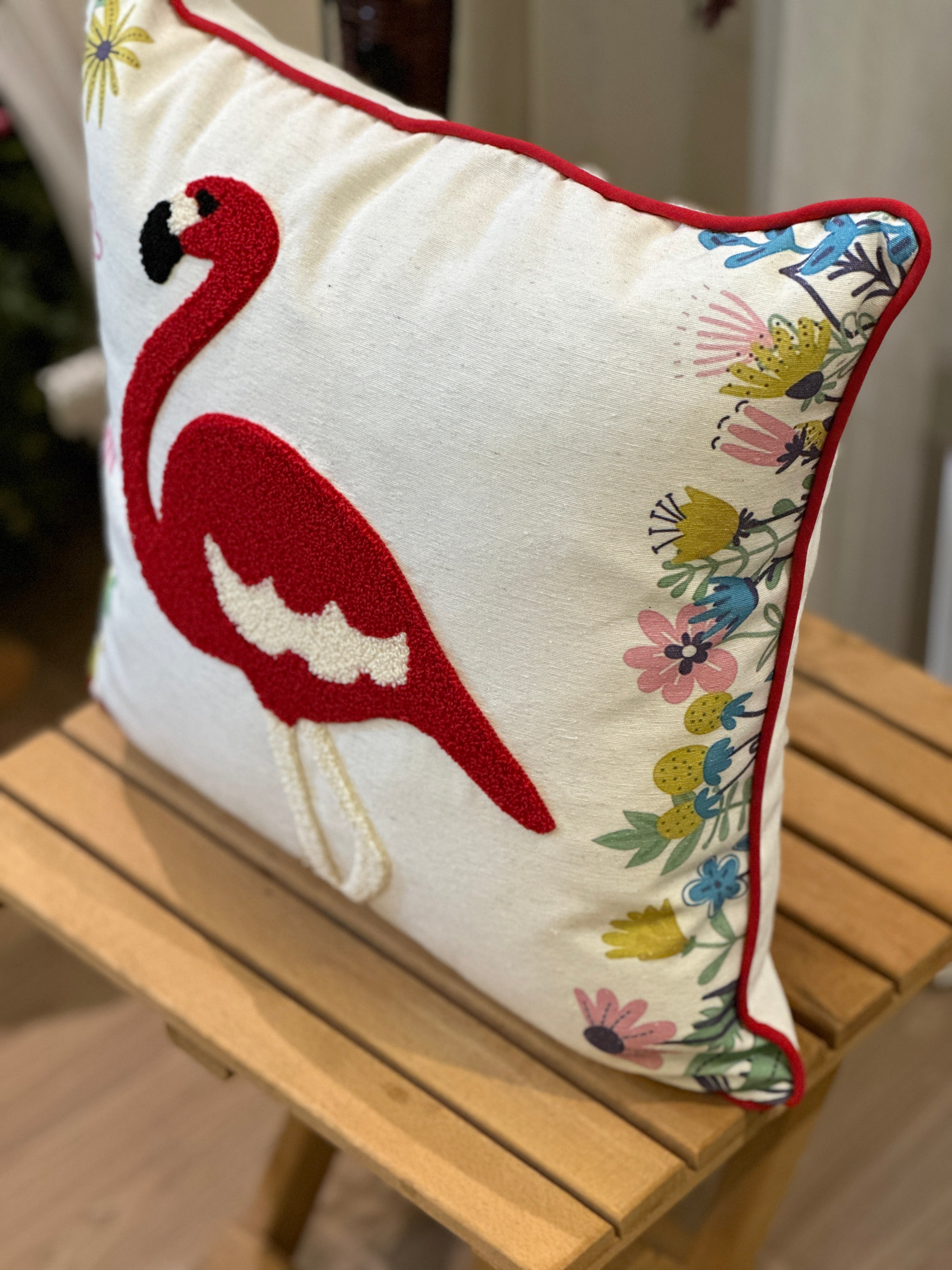 Bohem Tarzı Beyaz Zemin Üzerine Örgü/Düğüm Nakışlı Dekoratif Yastık