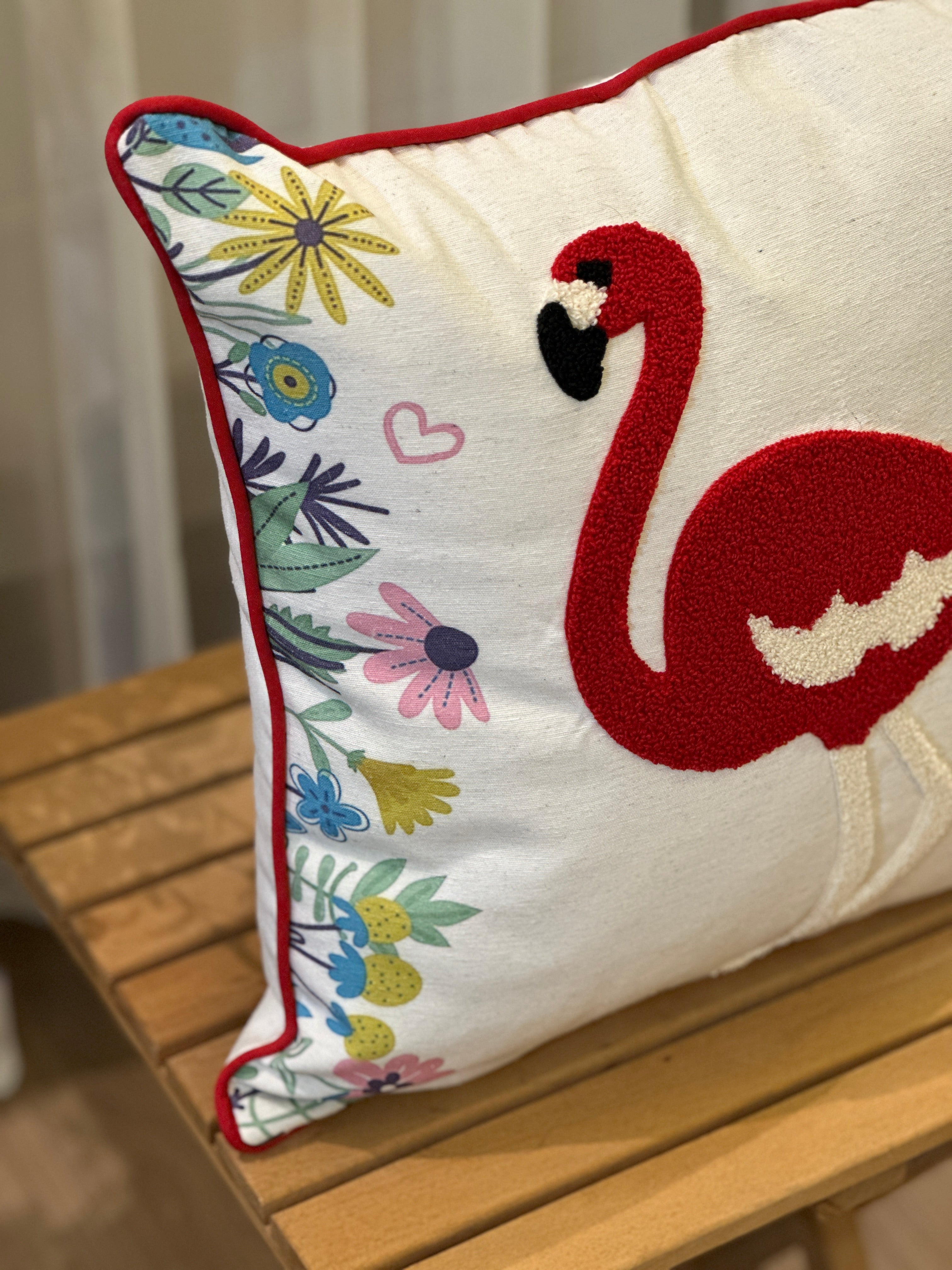 Bohem Tarzı Beyaz Zemin Üzerine Örgü/Düğüm Nakışlı Dekoratif Yastık