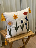 Bohem Tarzı Beyaz Zemin Üzerine Örgü/Düğüm Nakışlı Dekoratif Yastık