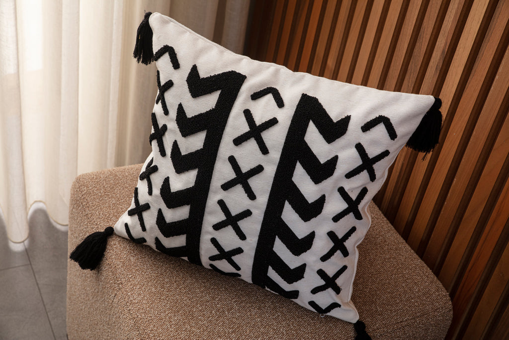 Bohem Tarzı Gri Zemin Üzerine Örgü/Düğüm Nakışlı Dekoratif Yastık