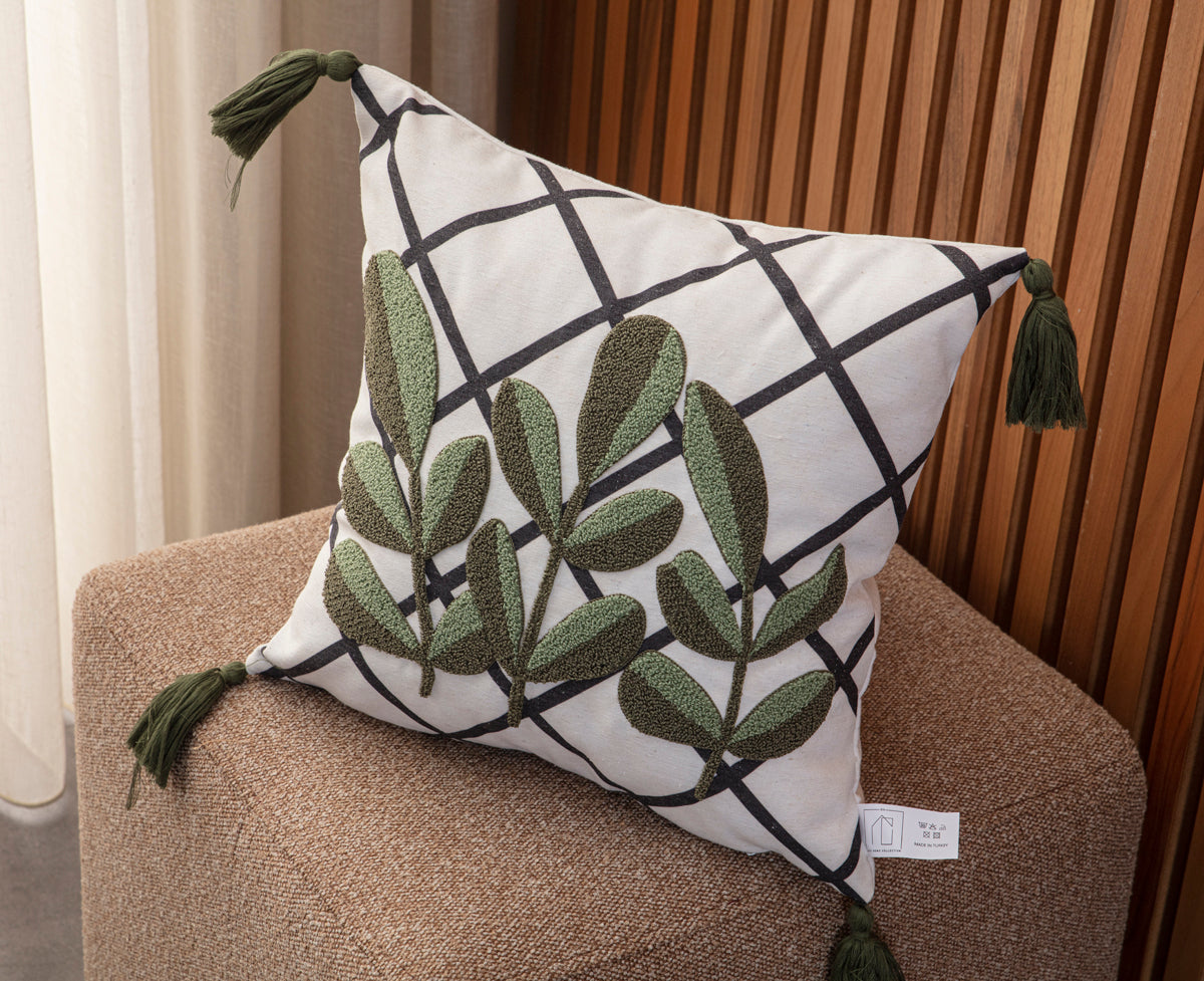 Punch Nakışlı Tropikal Yaprak Desenli İkili Kırlent Seti (Yeşil Püsküllü)