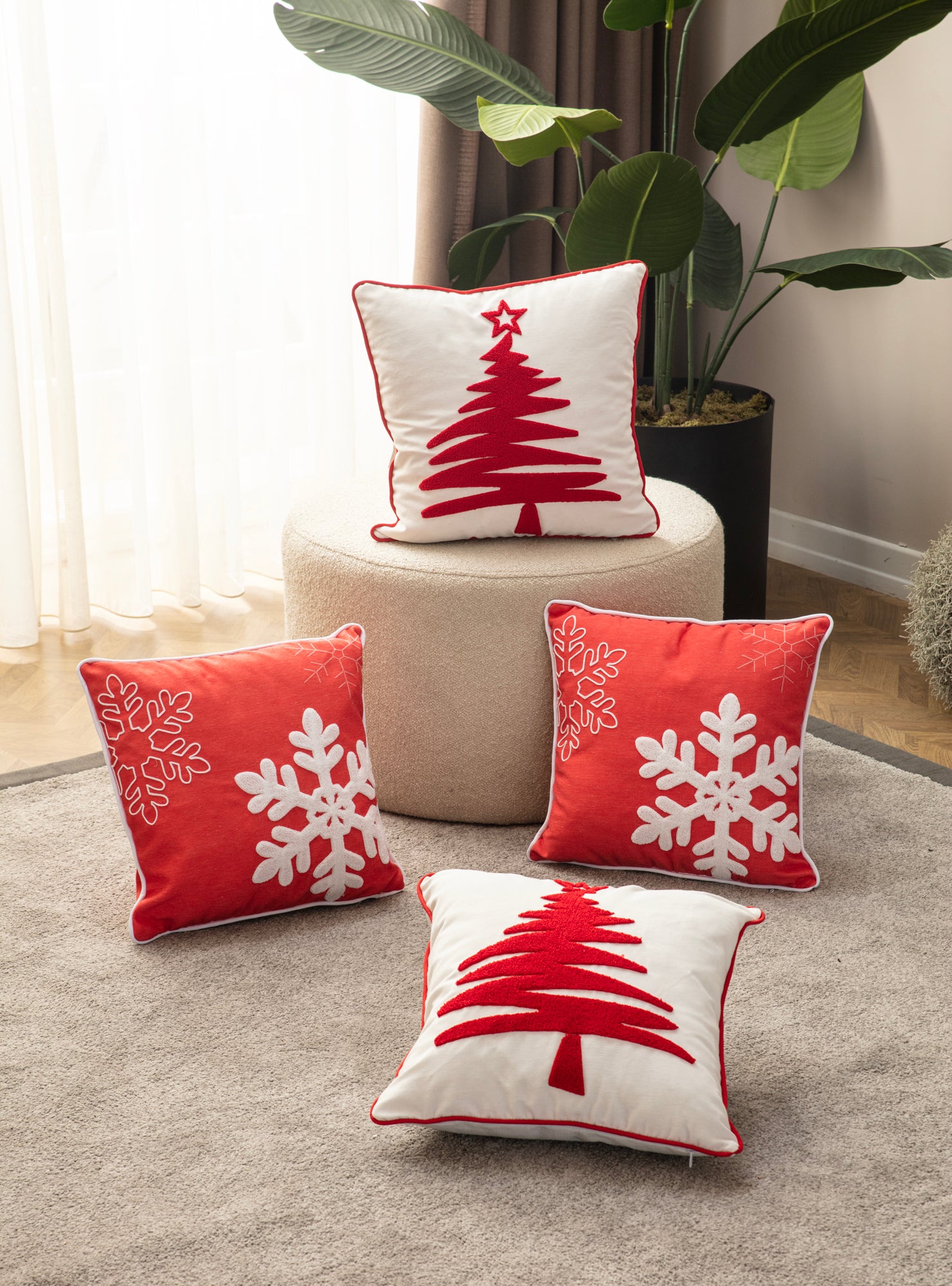 Yılbaşı Temalı 4'lü Kırlent Seti | Noel Ağacı ve Kar Tanesi Motifli Dekoratif Yastıklar