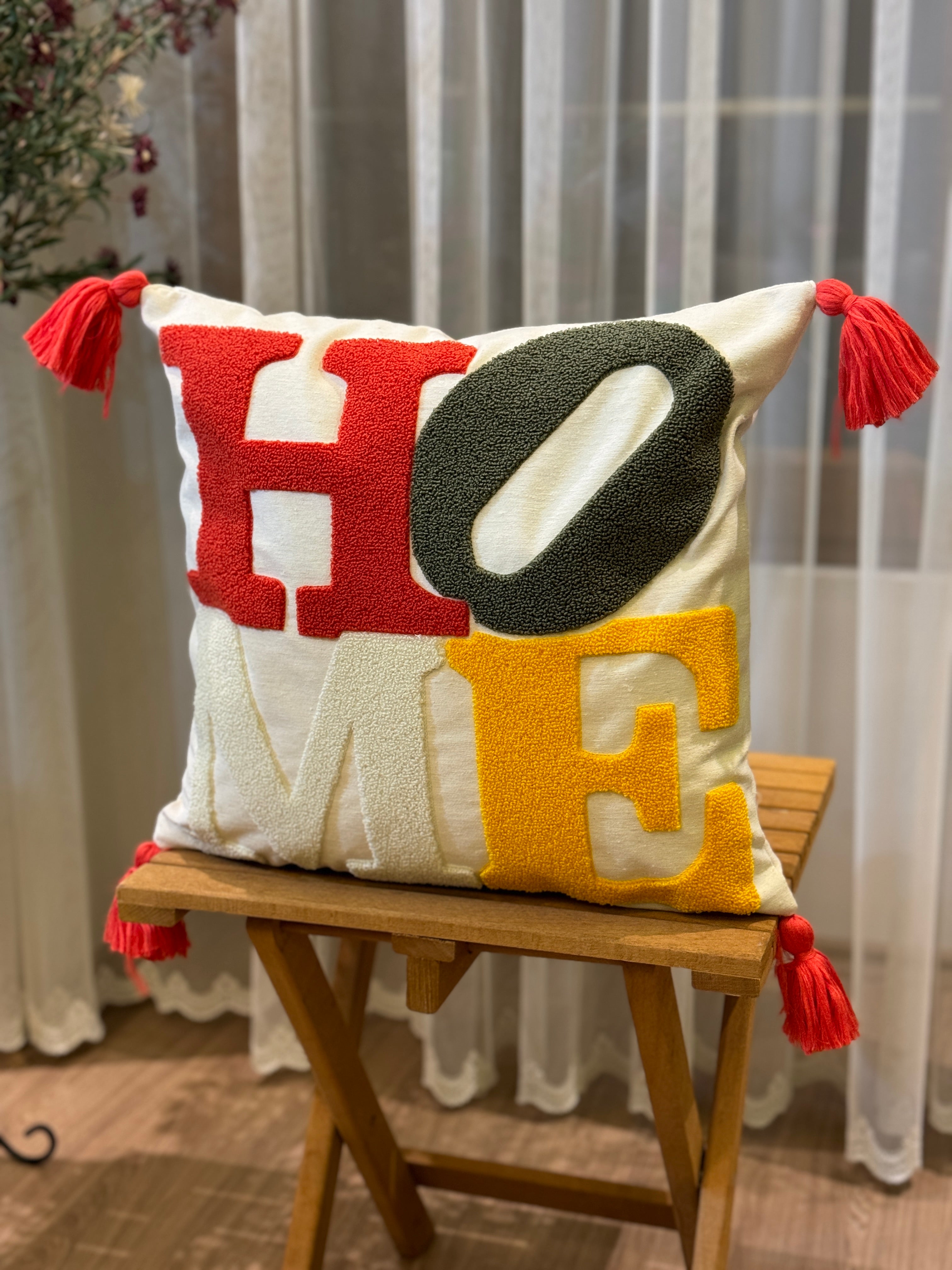 Bohem Tarzı Beyaz Zemin Üzerine Örgü/Düğüm Nakışlı Dekoratif Yastık