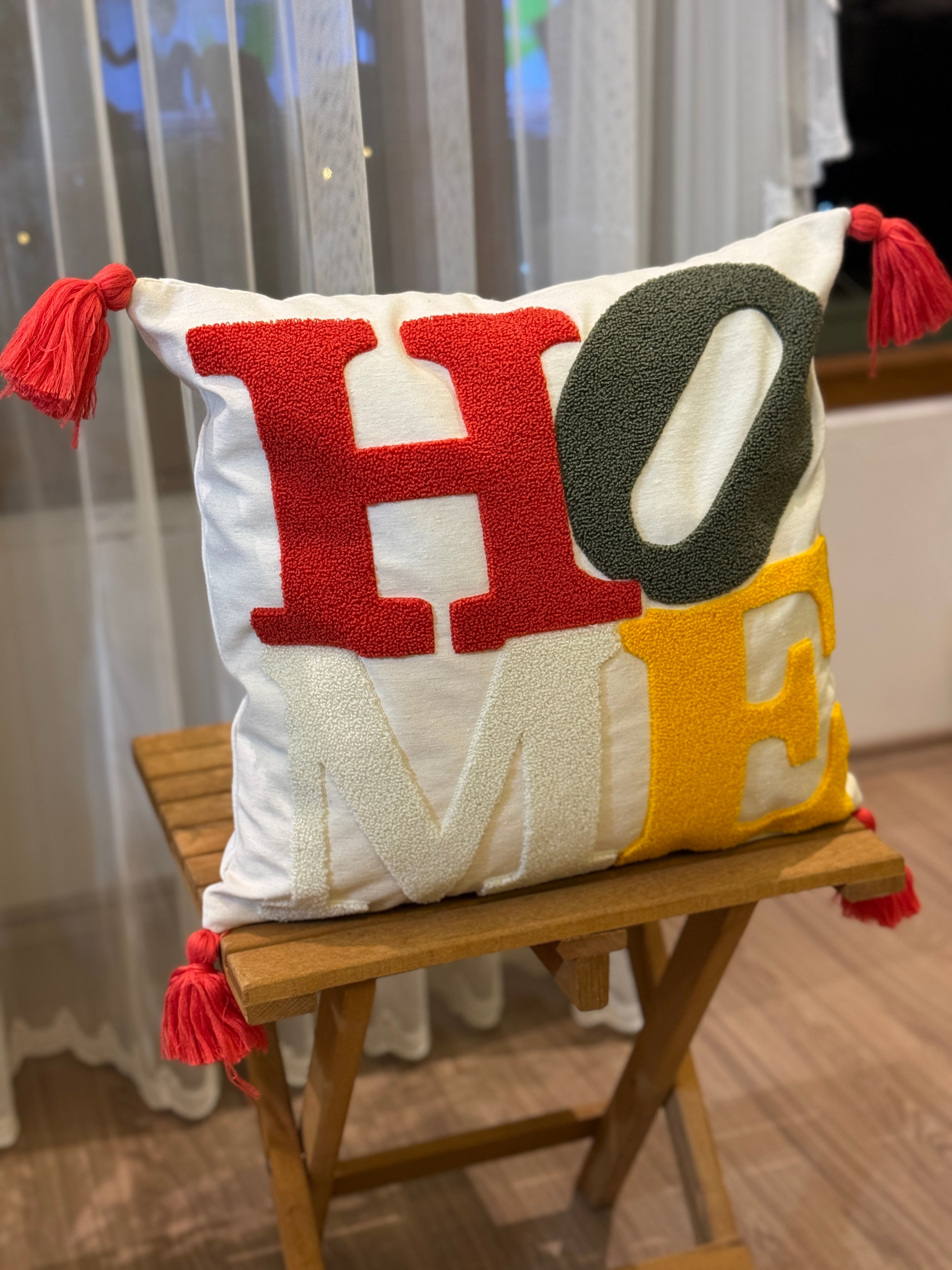 Bohem Tarzı Beyaz Zemin Üzerine Örgü/Düğüm Nakışlı Dekoratif Yastık