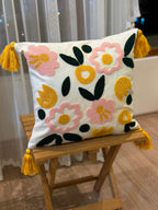 Bohem Tarzı Beyaz Zemin Üzerine Örgü/Düğüm Nakışlı Dekoratif Yastık