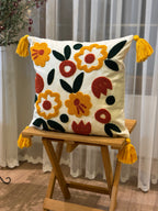 Bohem Tarzı Beyaz Zemin Üzerine Örgü/Düğüm Nakışlı Dekoratif Yastık